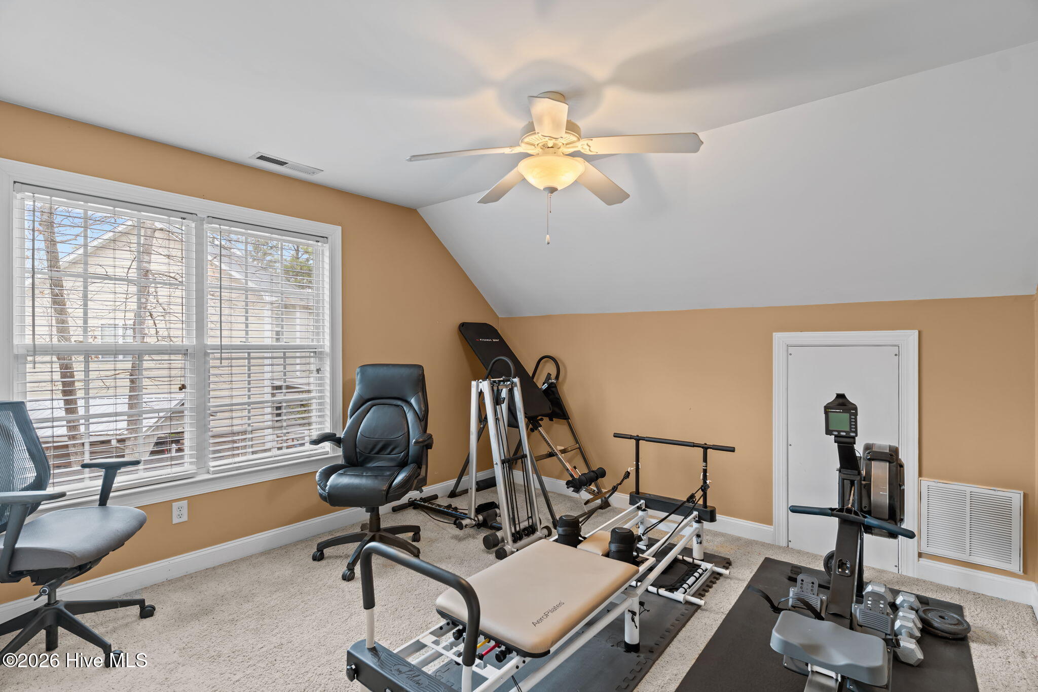 100556977 | Photo 47