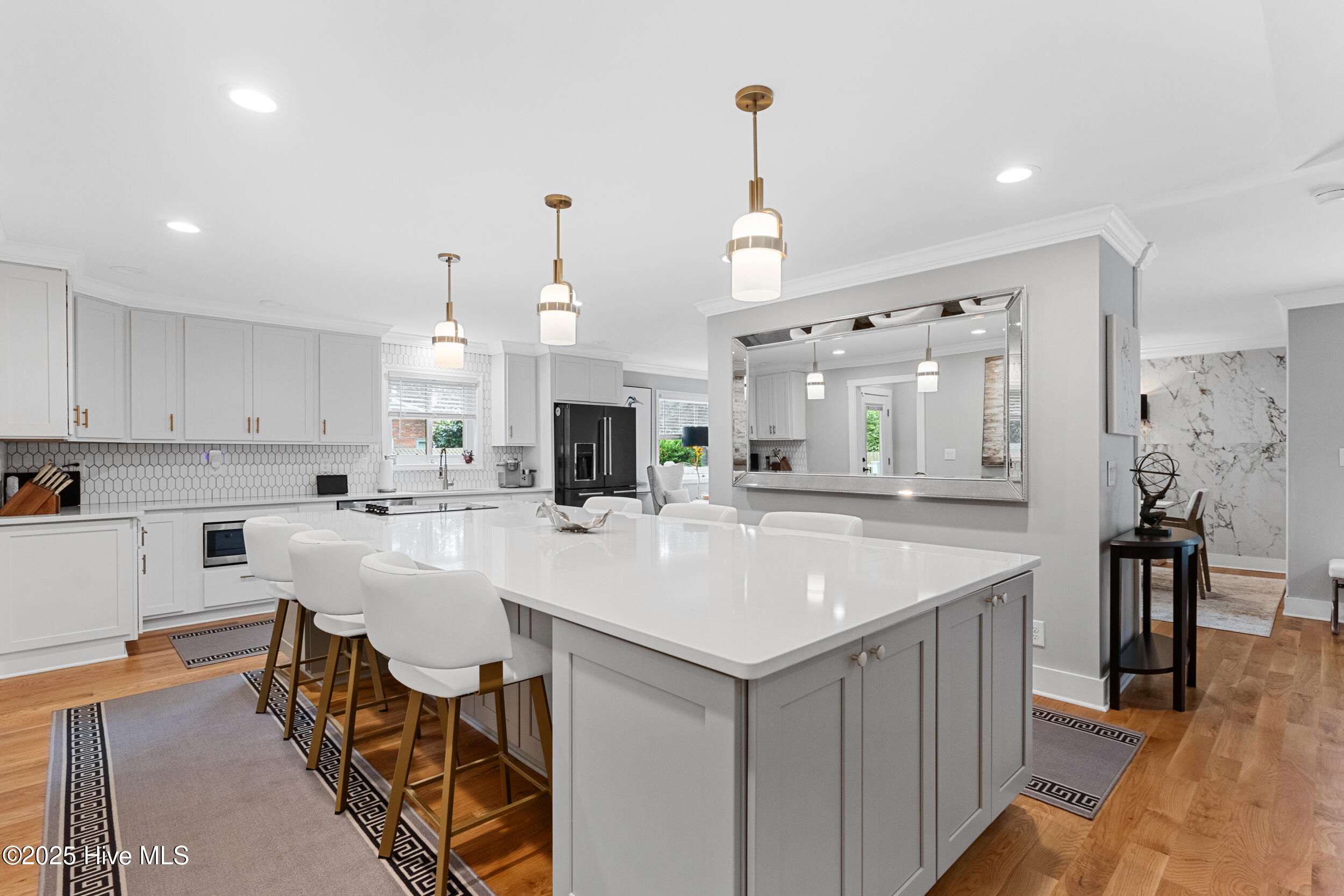 100561677 | Photo 18