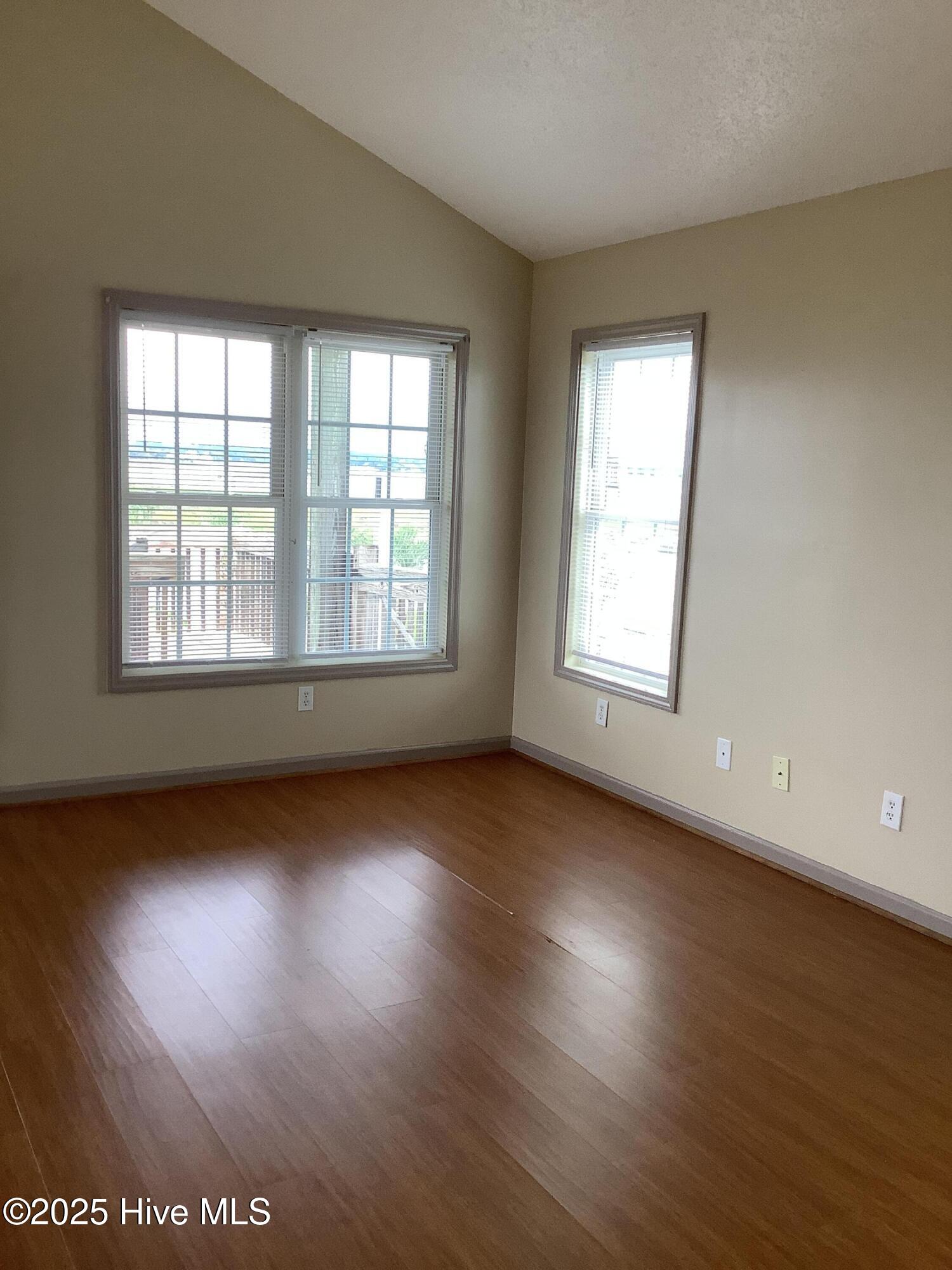 100530094 | Photo 50