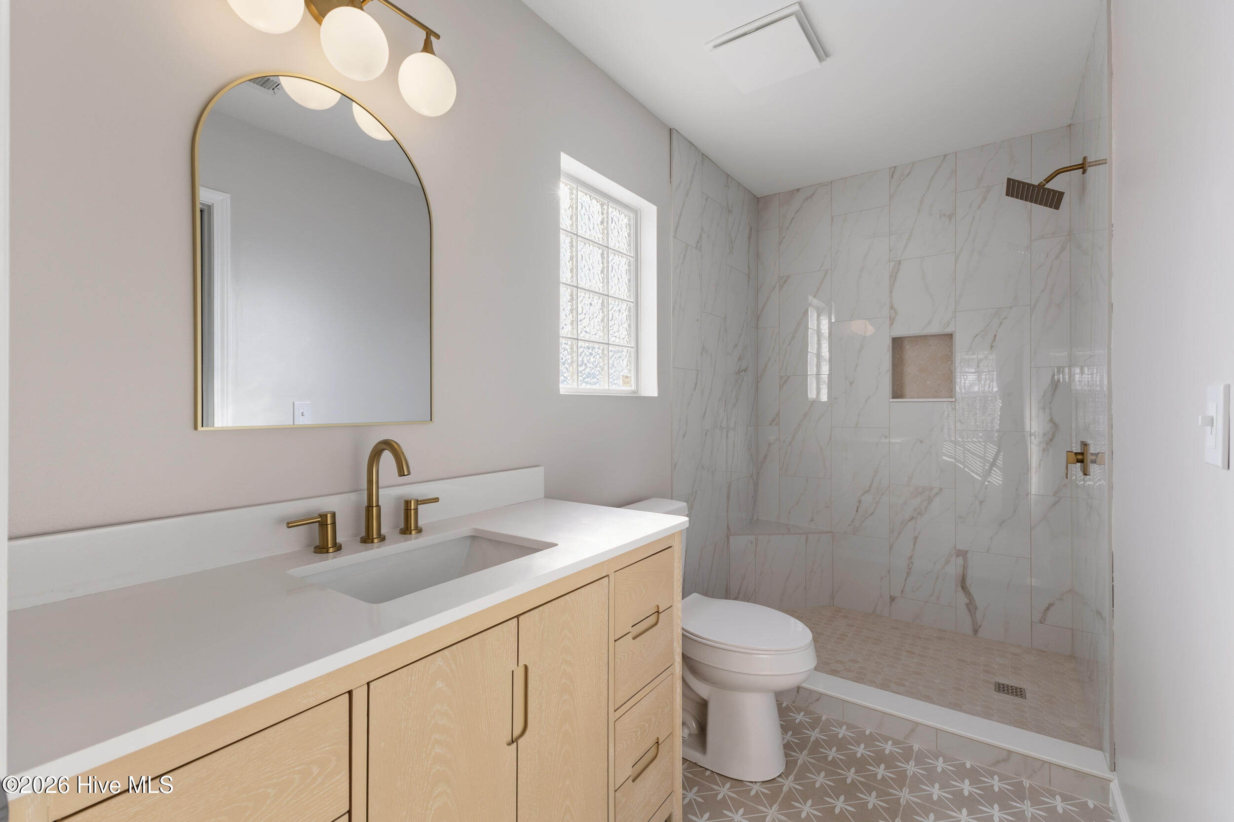 100553456 | Photo 24