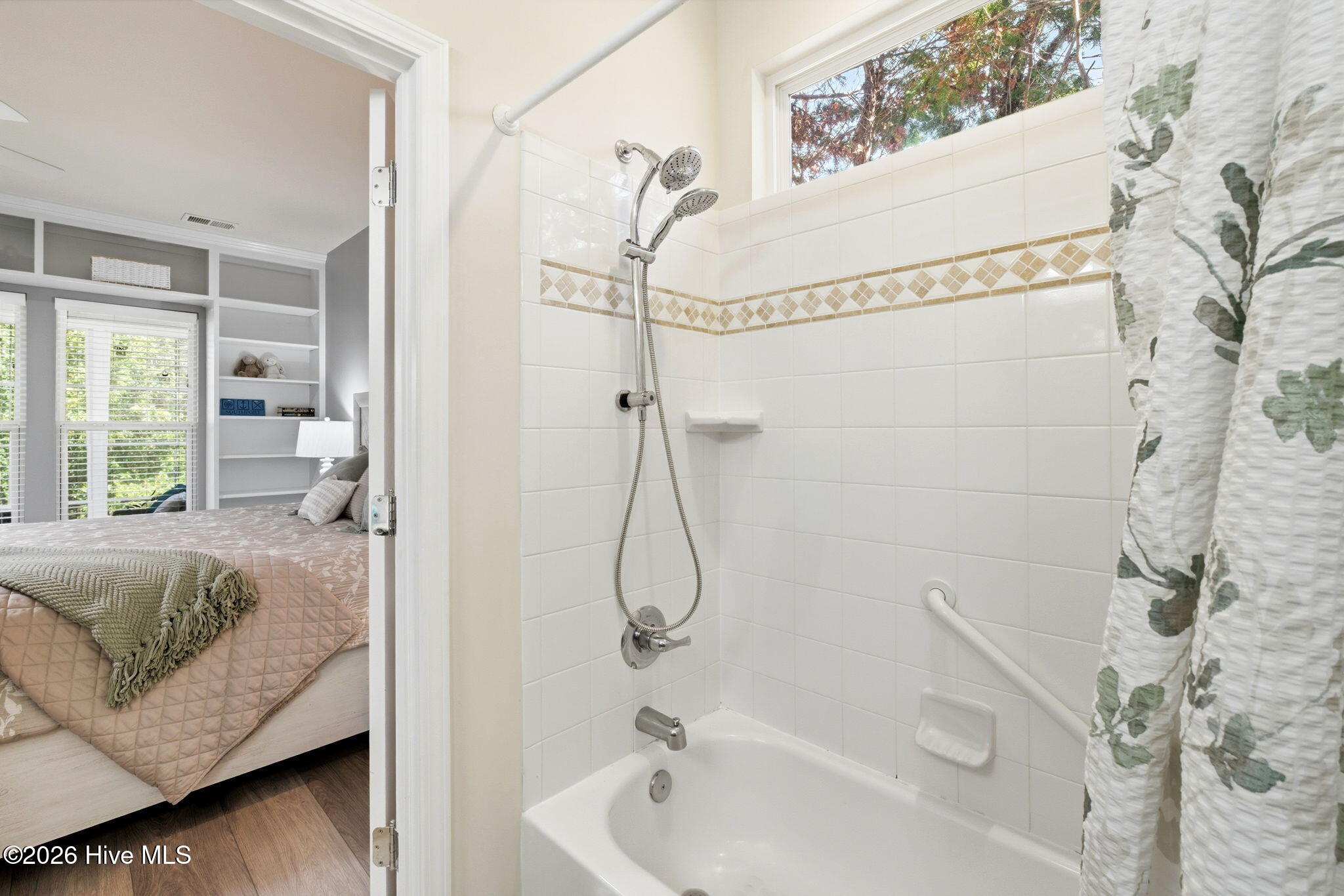 100558549 | Photo 11