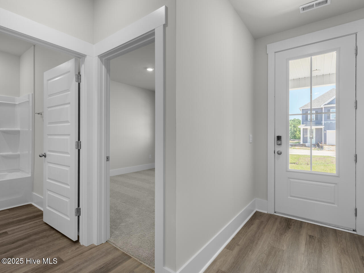 SurfsideLanding2182foyDRHL33A8-004-002-1