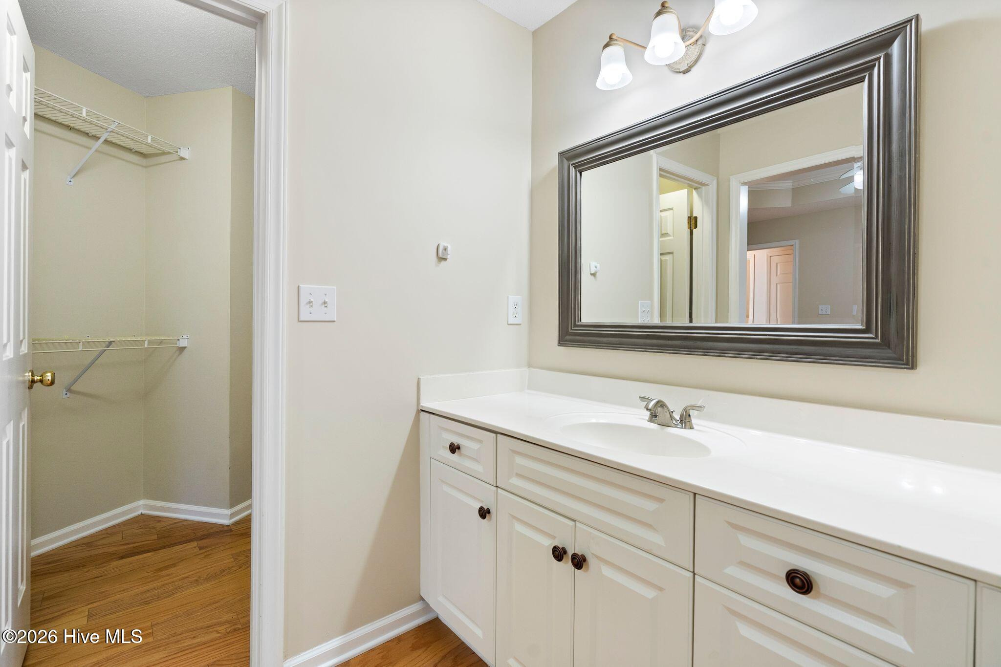 100556381 | Photo 29