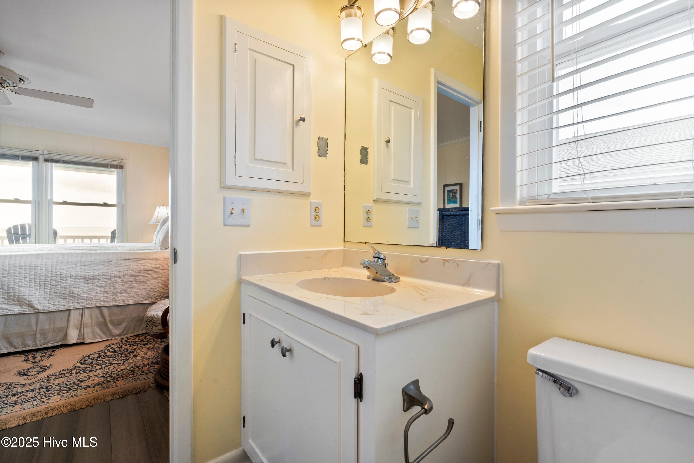 100526727 | Photo 35