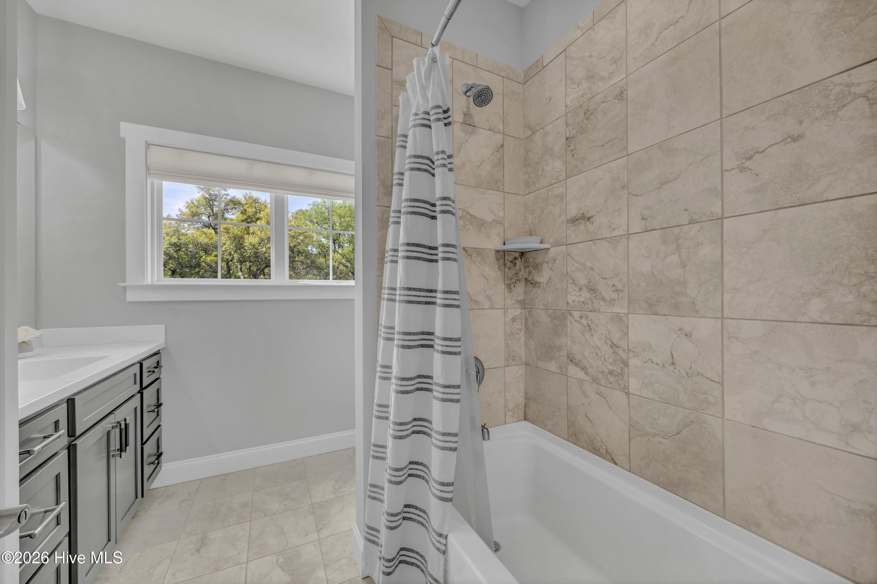 100566048 | Photo 57