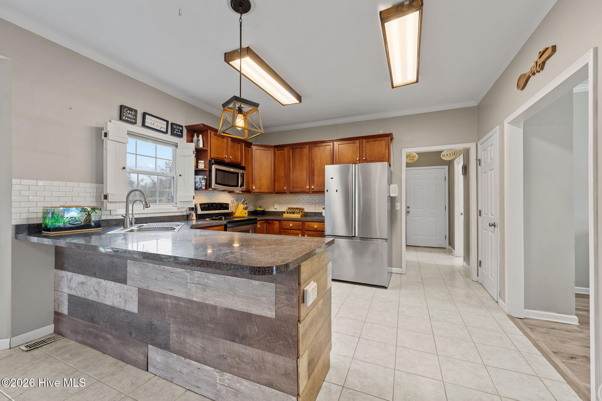 100557668 | Photo 22