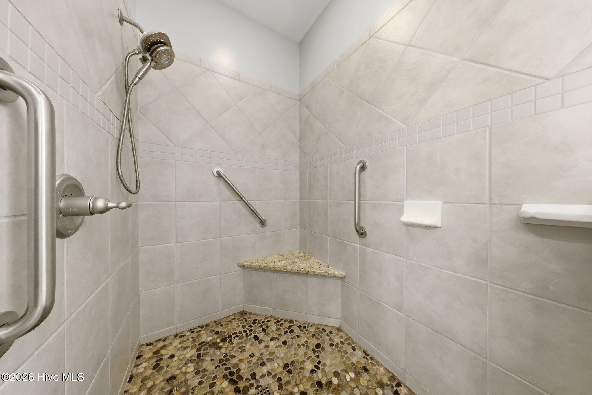 100567375 | Photo 40