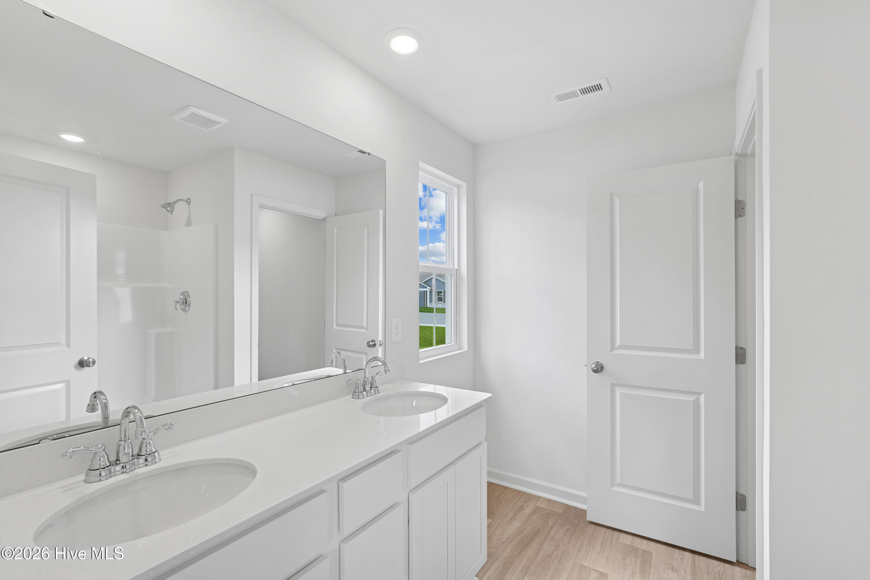 100534261 | Photo 11