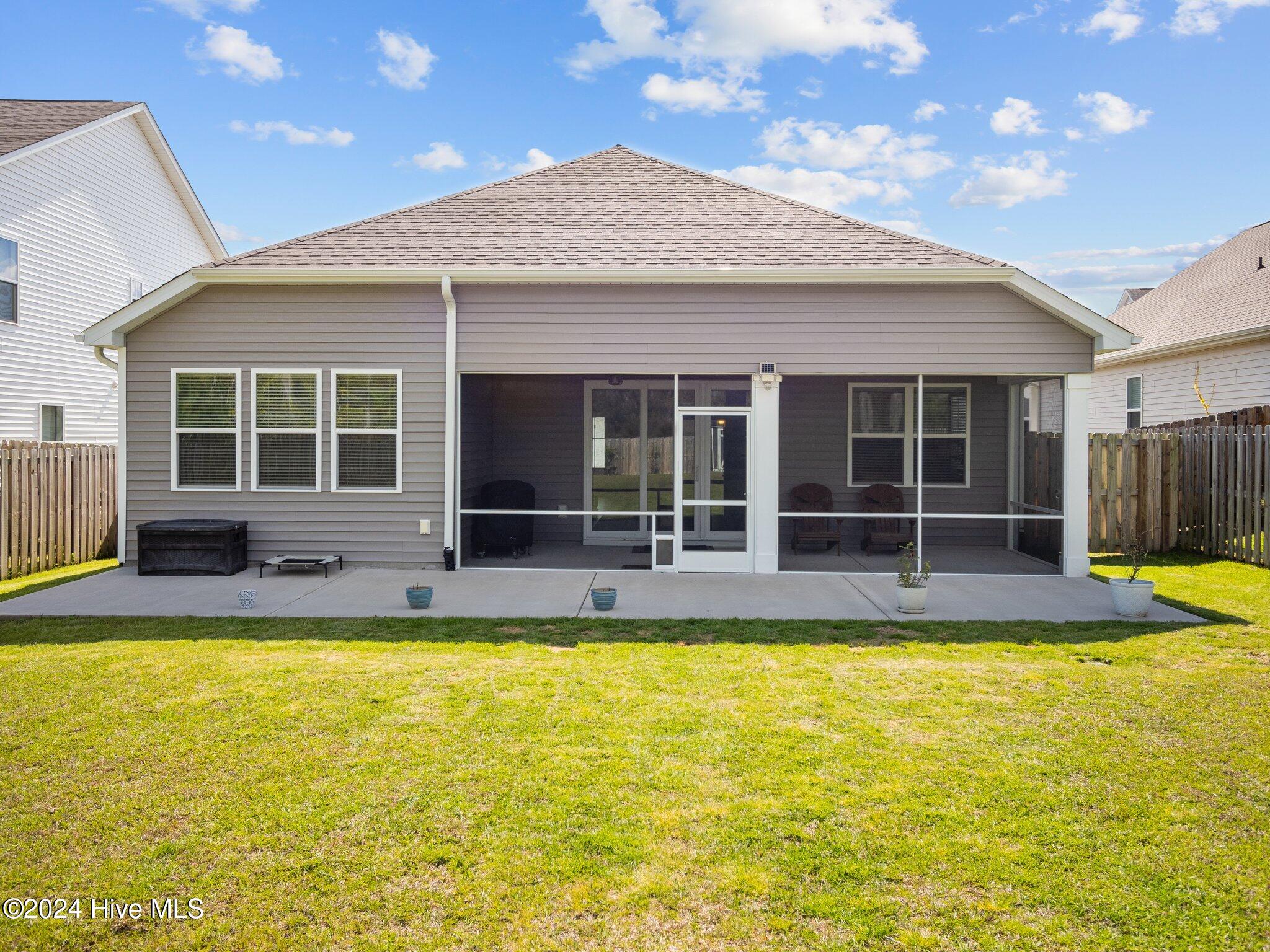 100562894 | Photo 15