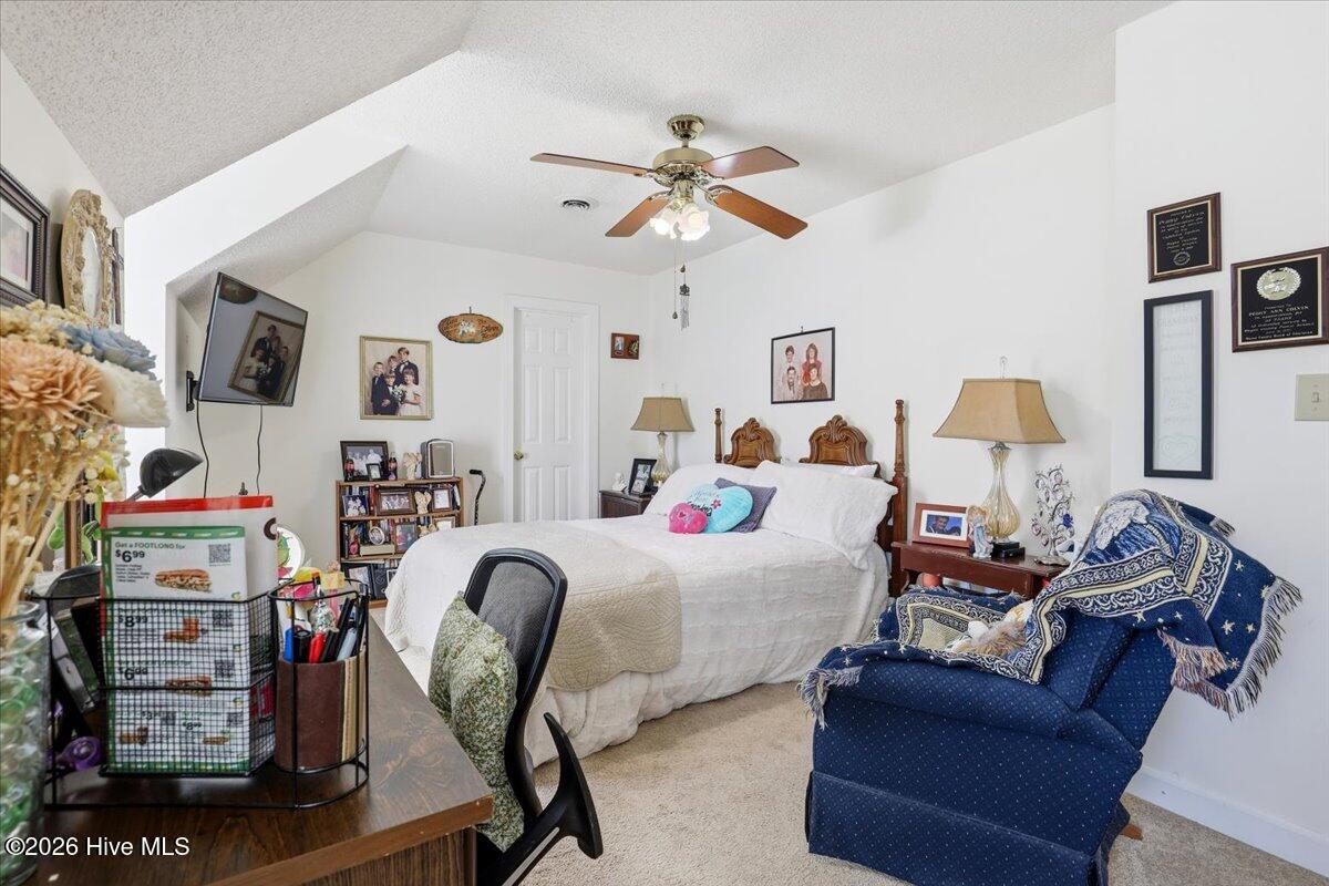 100550668 | Photo 25