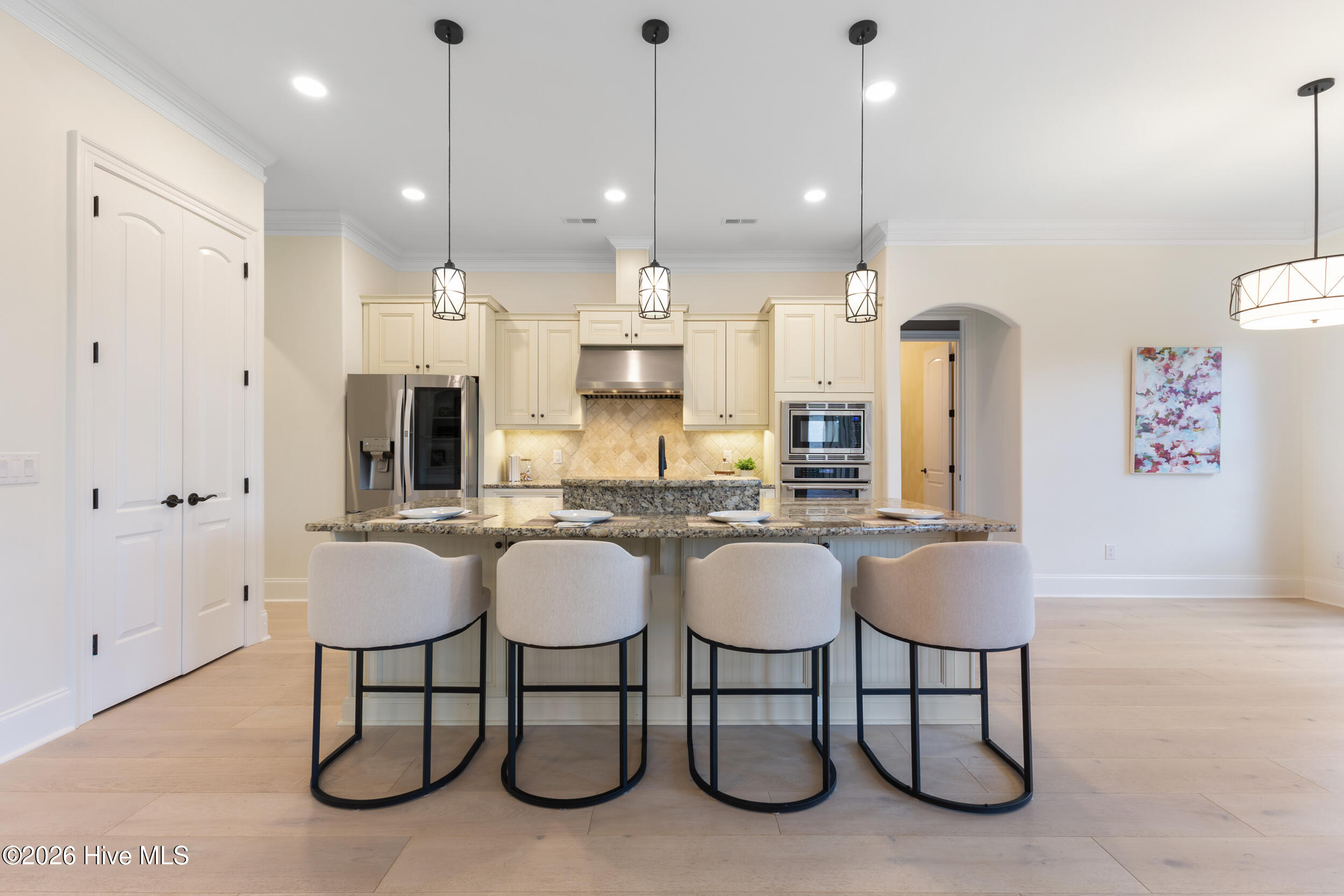 100567857 | Photo 13