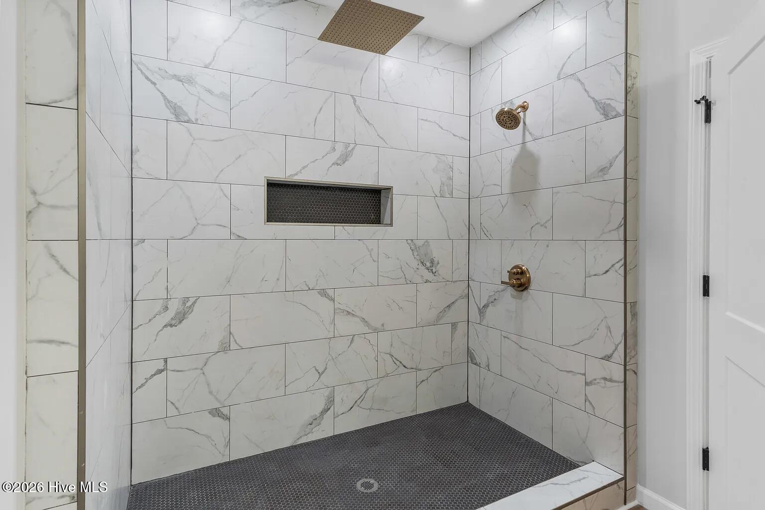 100569106 | Photo 20