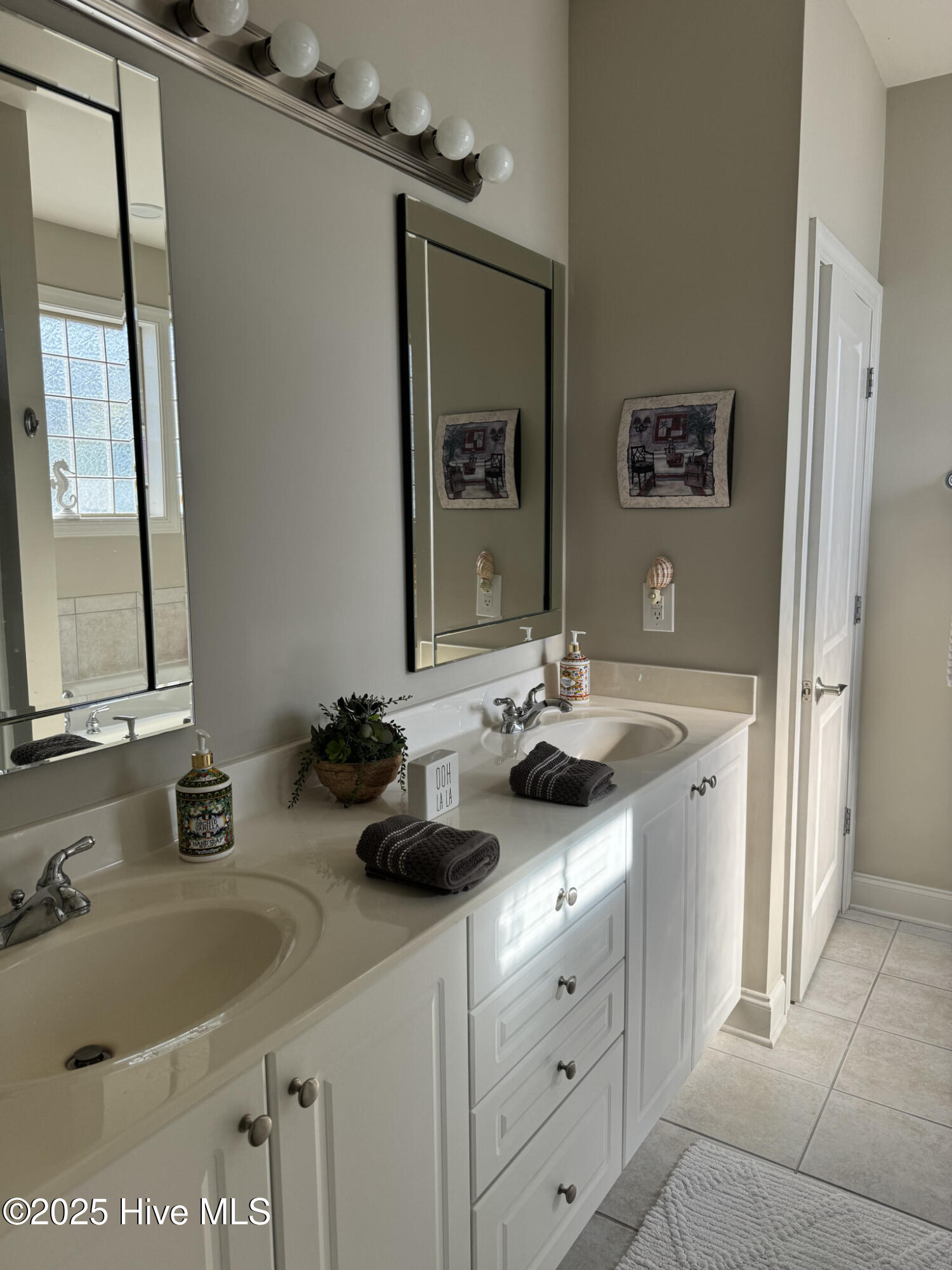 100497767 | Photo 11