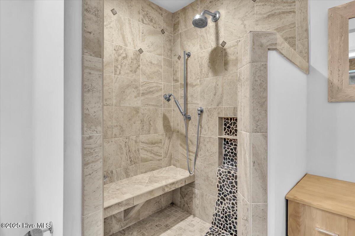 100540013 | Photo 34