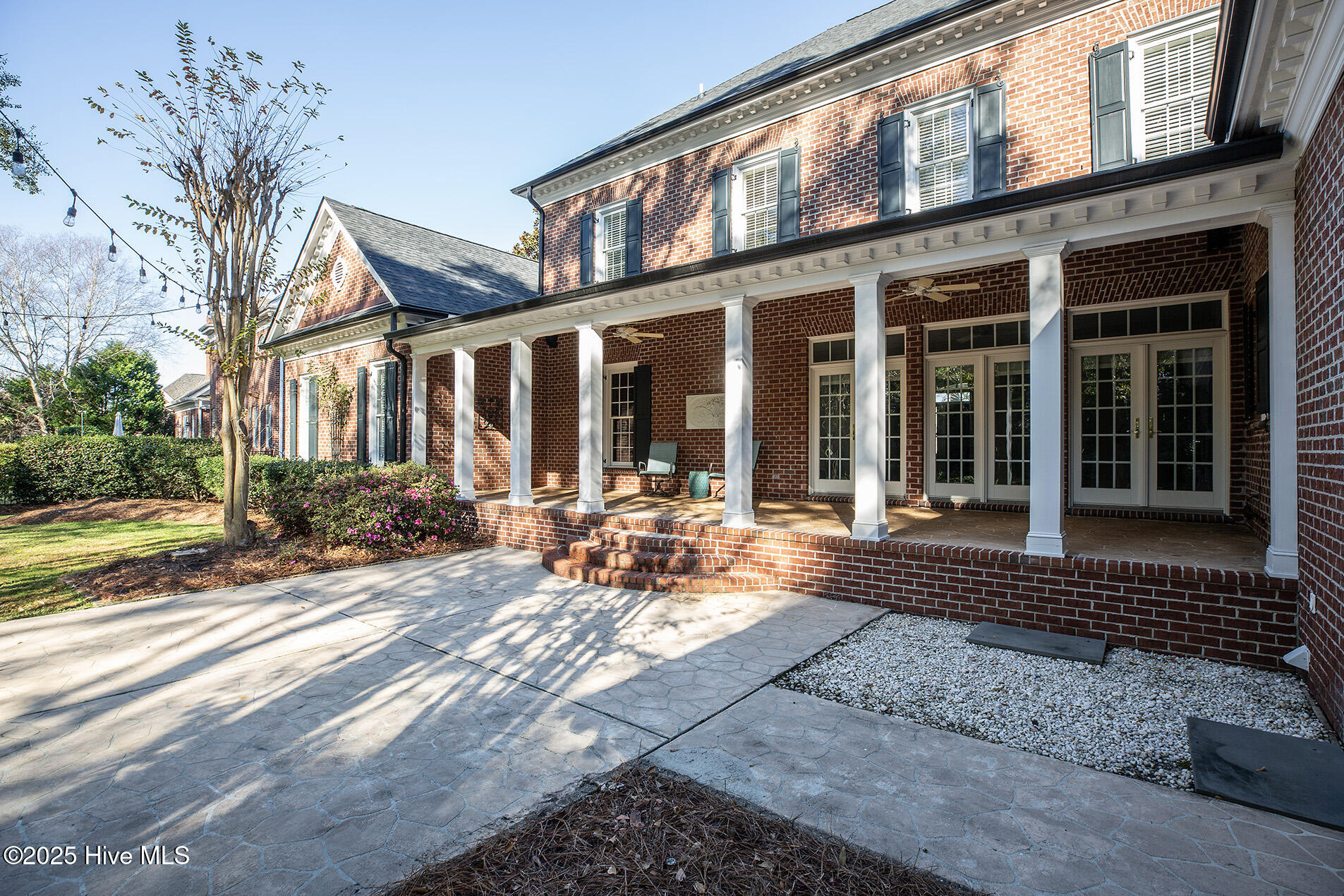 100545737 | Photo 74