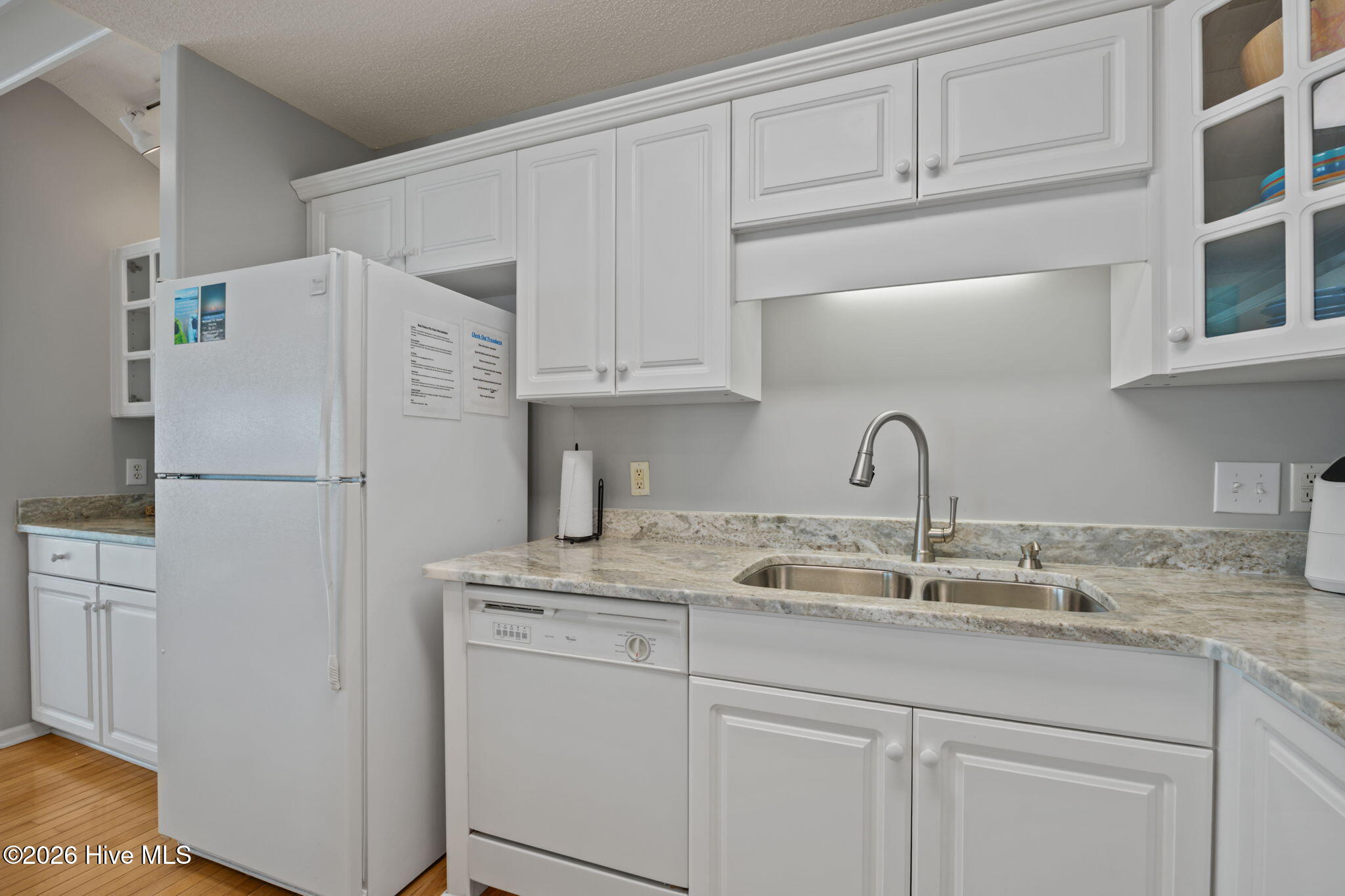 100563620 | Photo 20