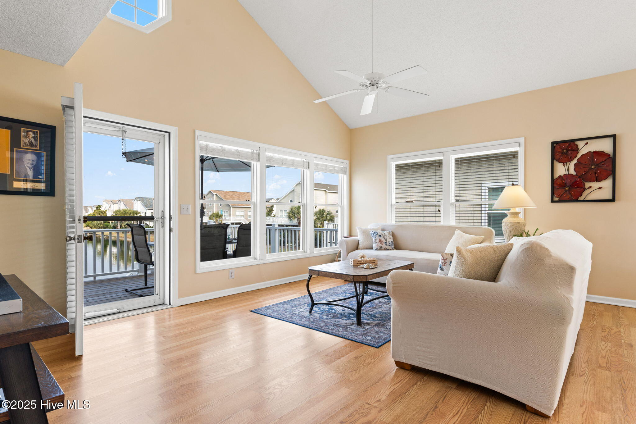 100532728 | Photo 15