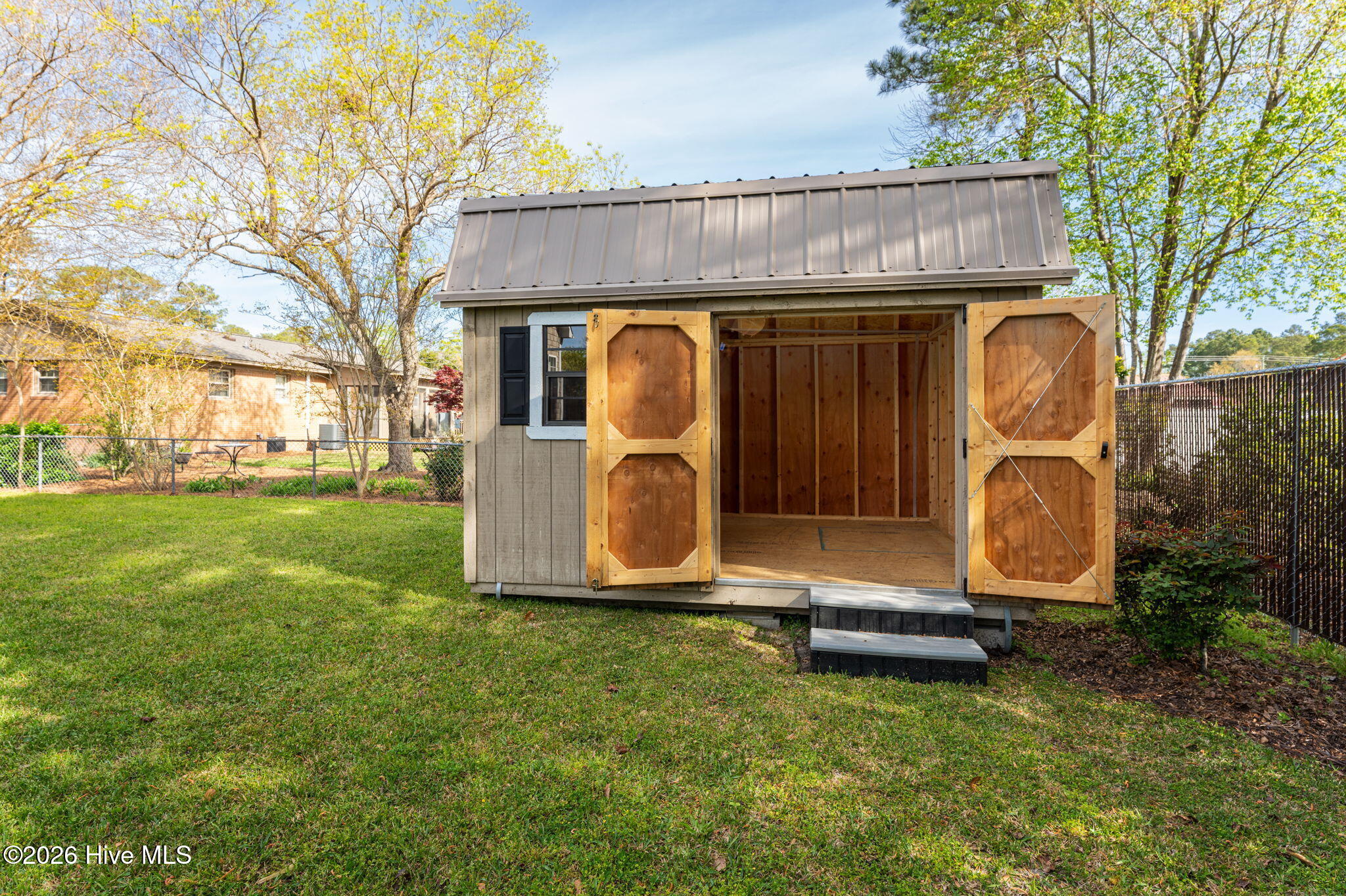 100564241 | Photo 51