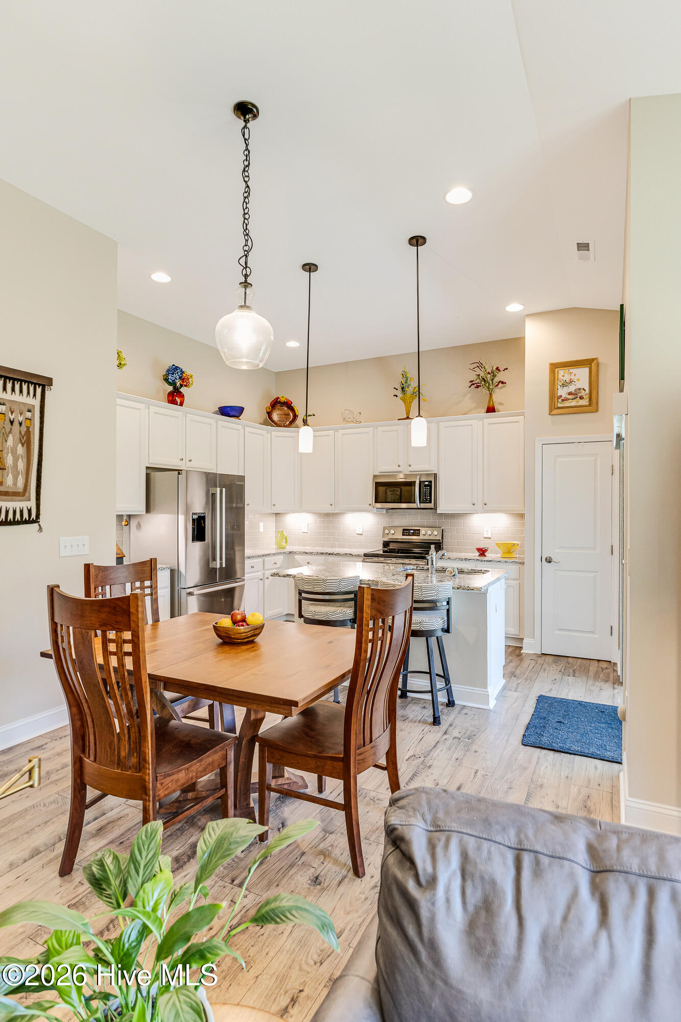 100565599 | Photo 11