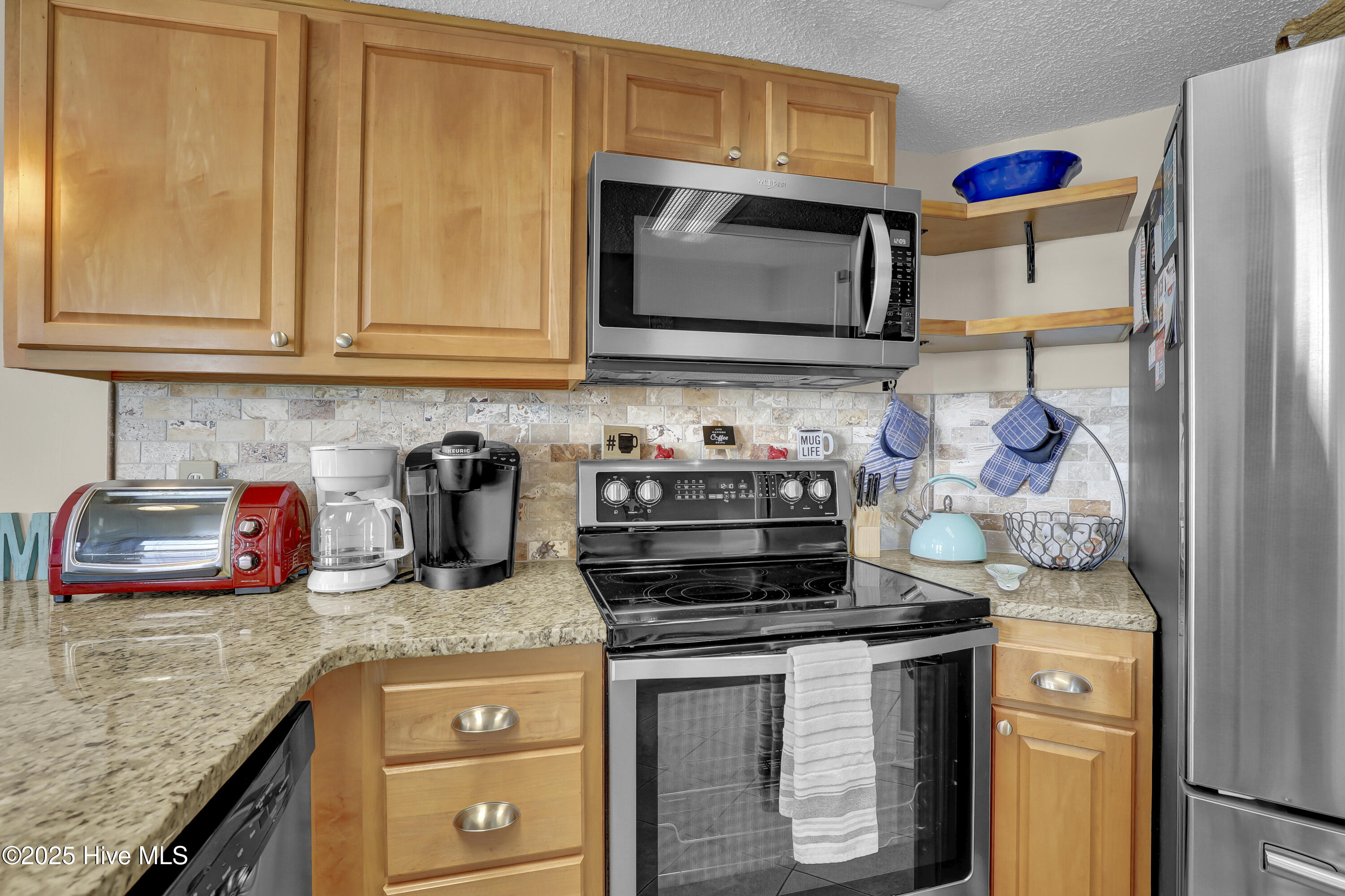 100517614 | Photo 15