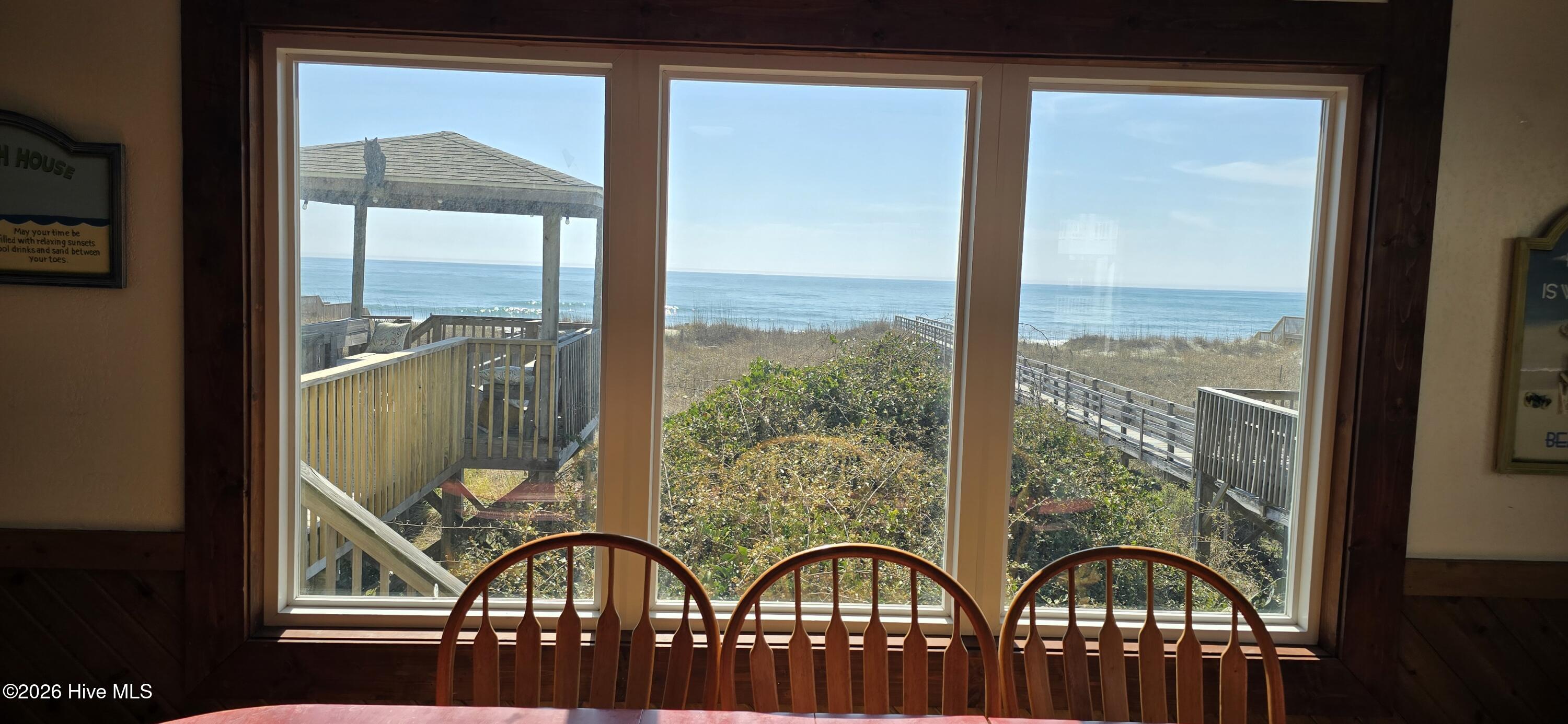 100559141 | Photo 11