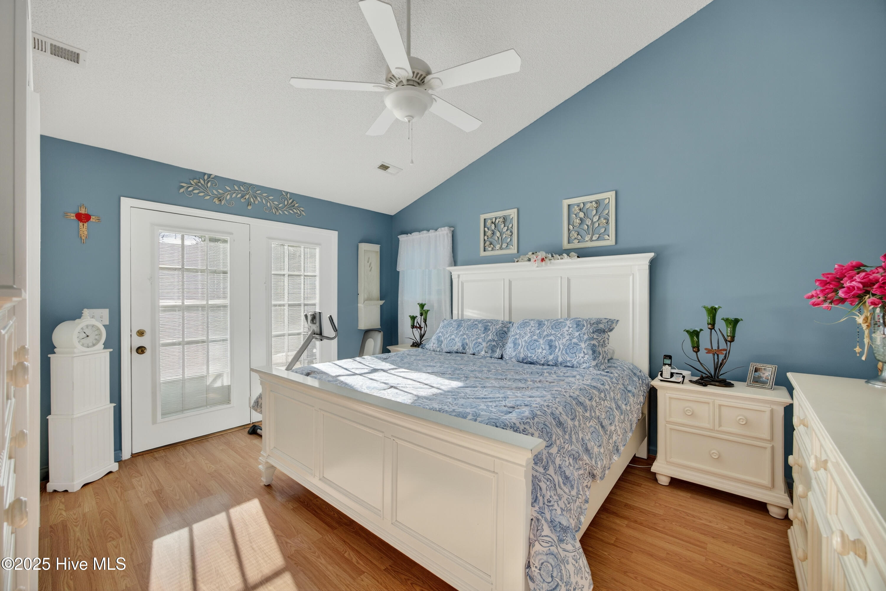 100541934 | Photo 15