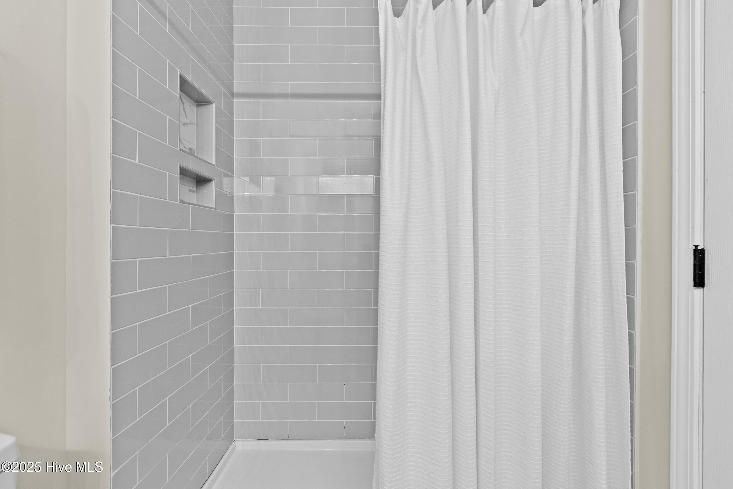 100534171 | Photo 23