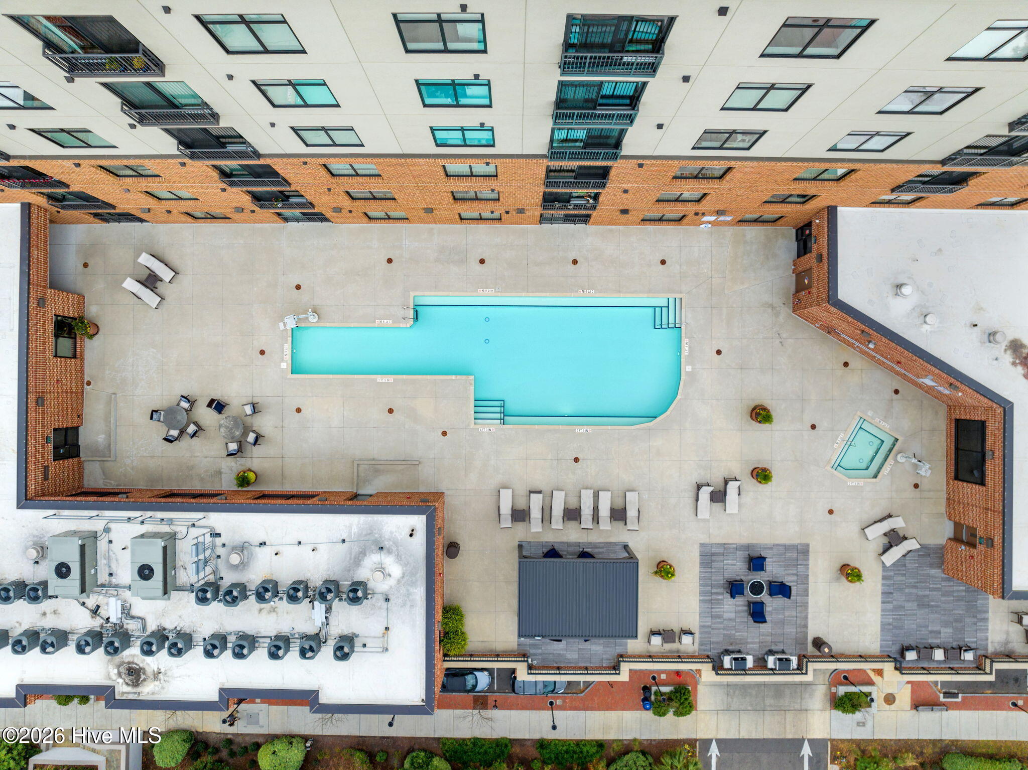 100565283 | Photo 40