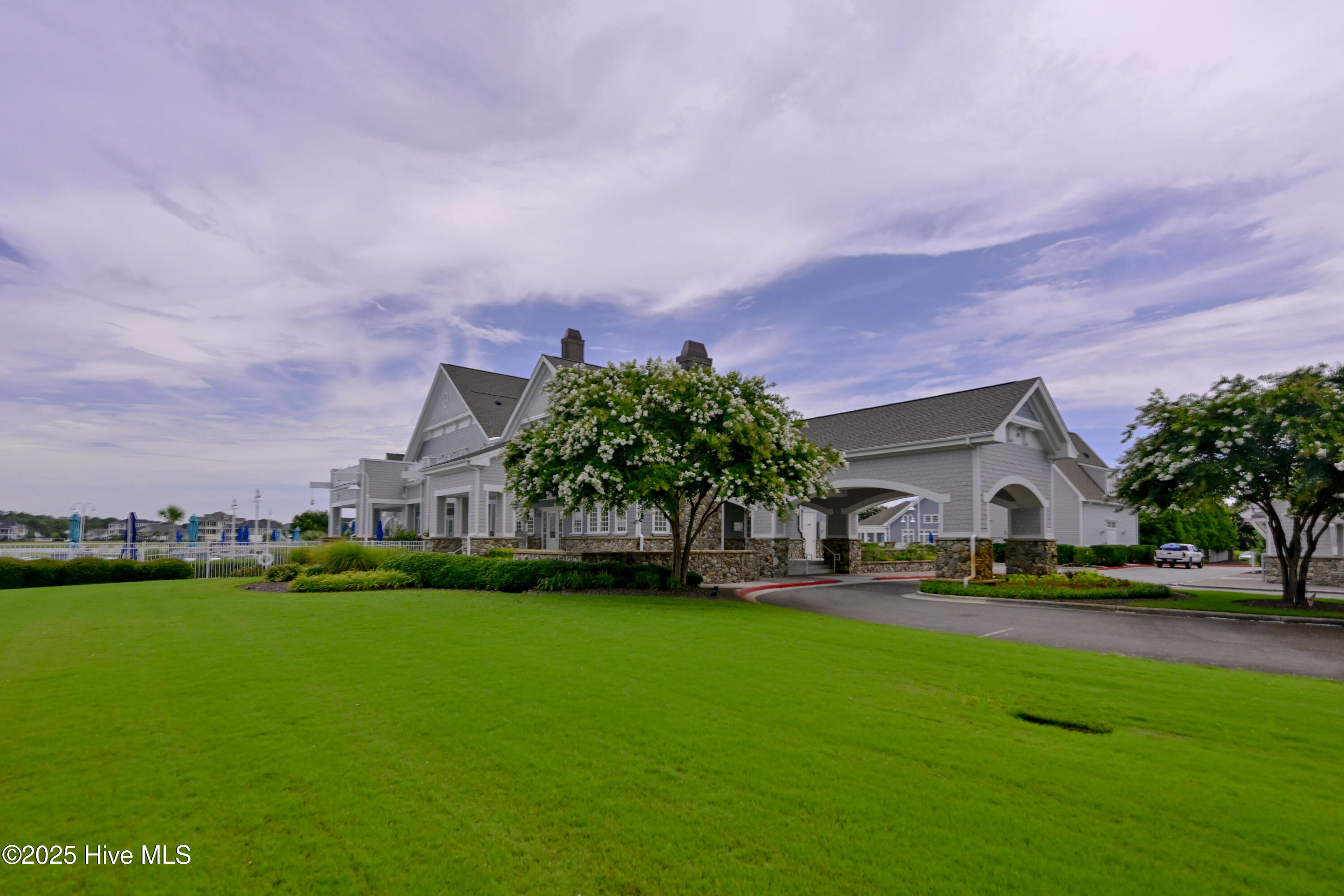 100523770 | Photo 61