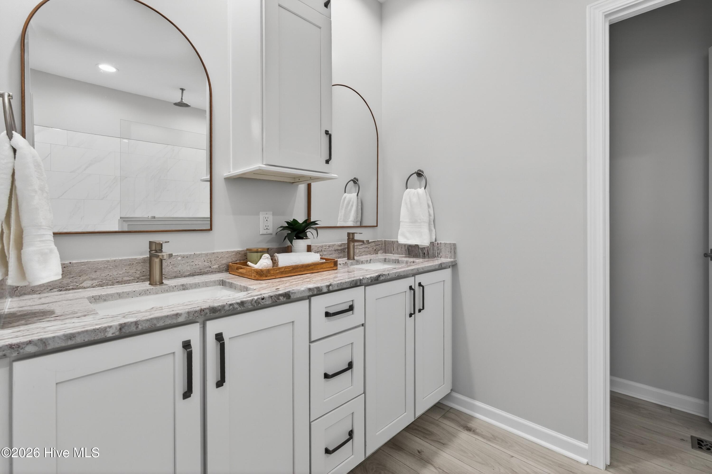 100567047 | Photo 23