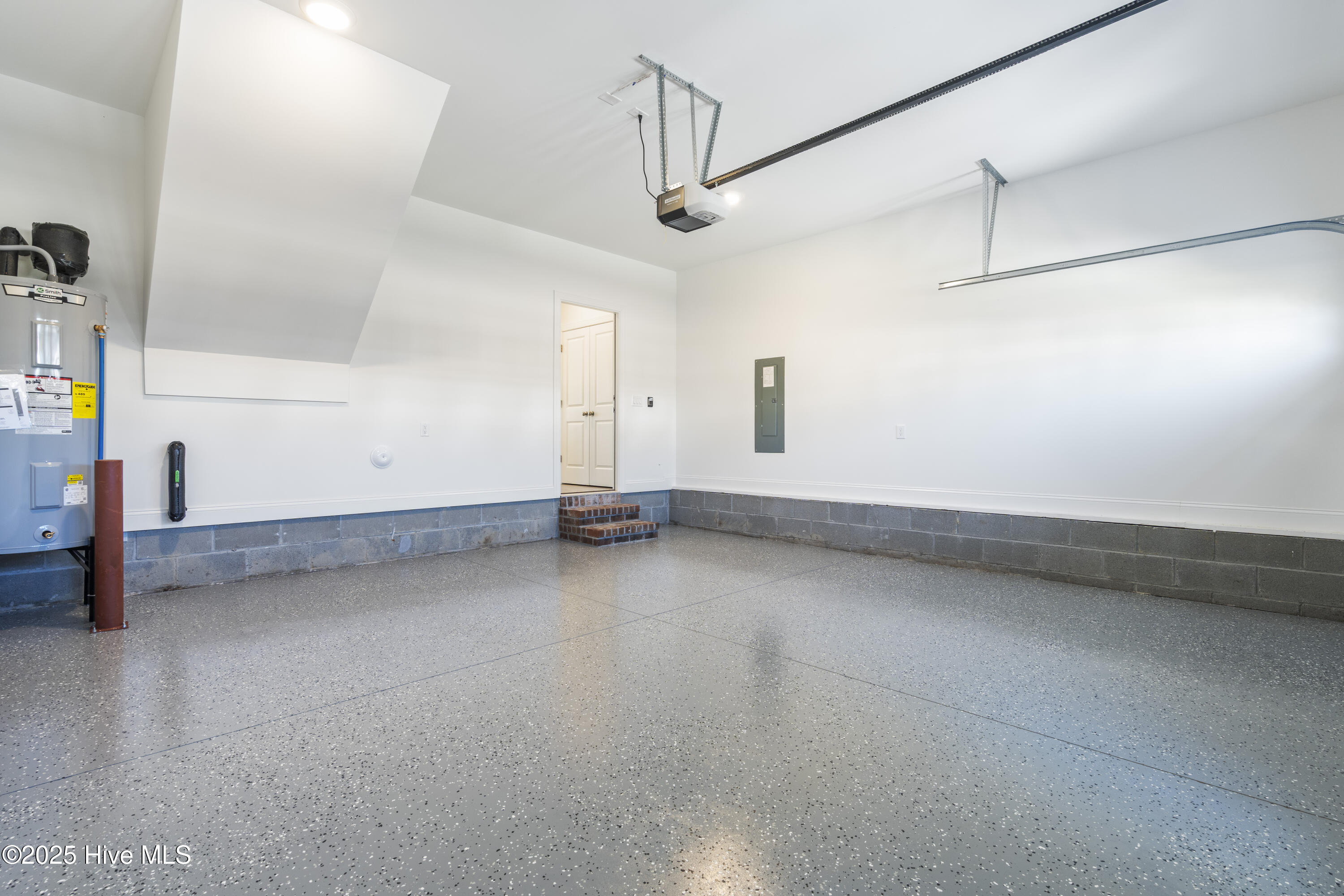 100517740 | Photo 33