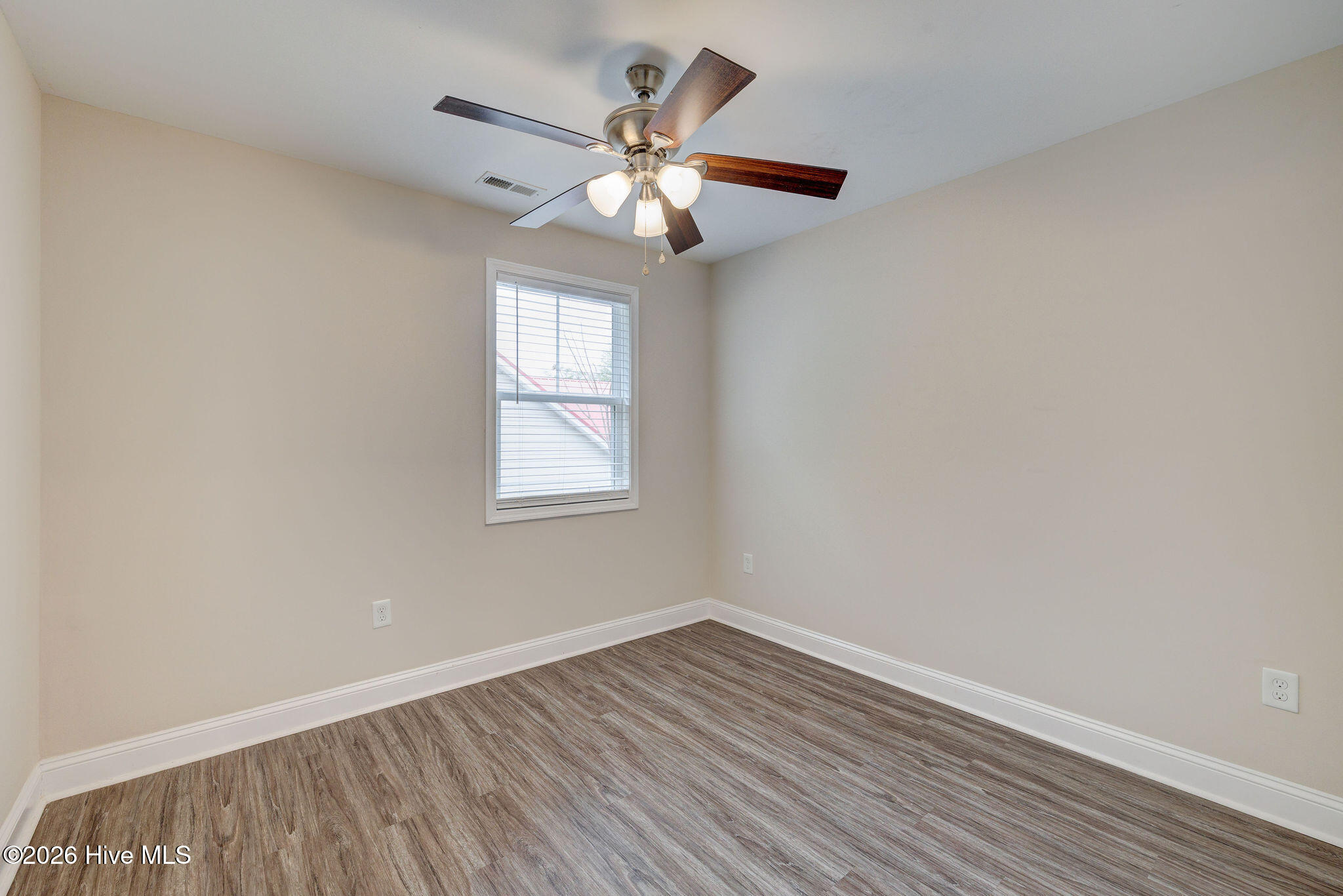 100562693 | Photo 24