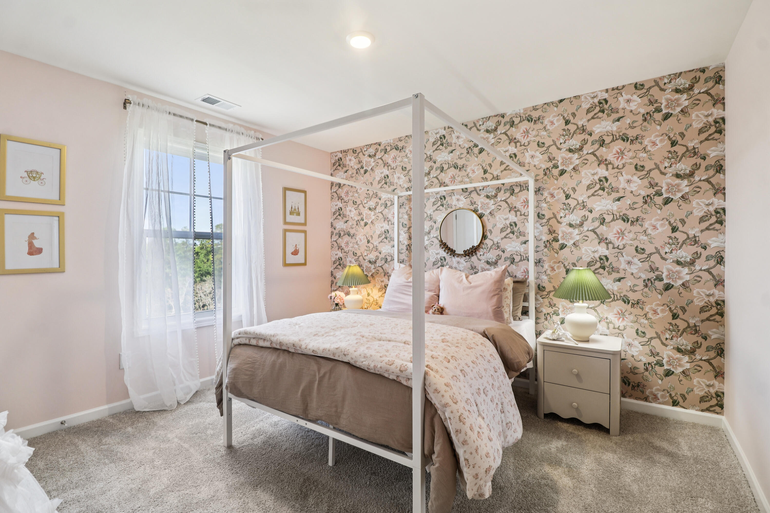 Photo of Model -Options and colors may vary.