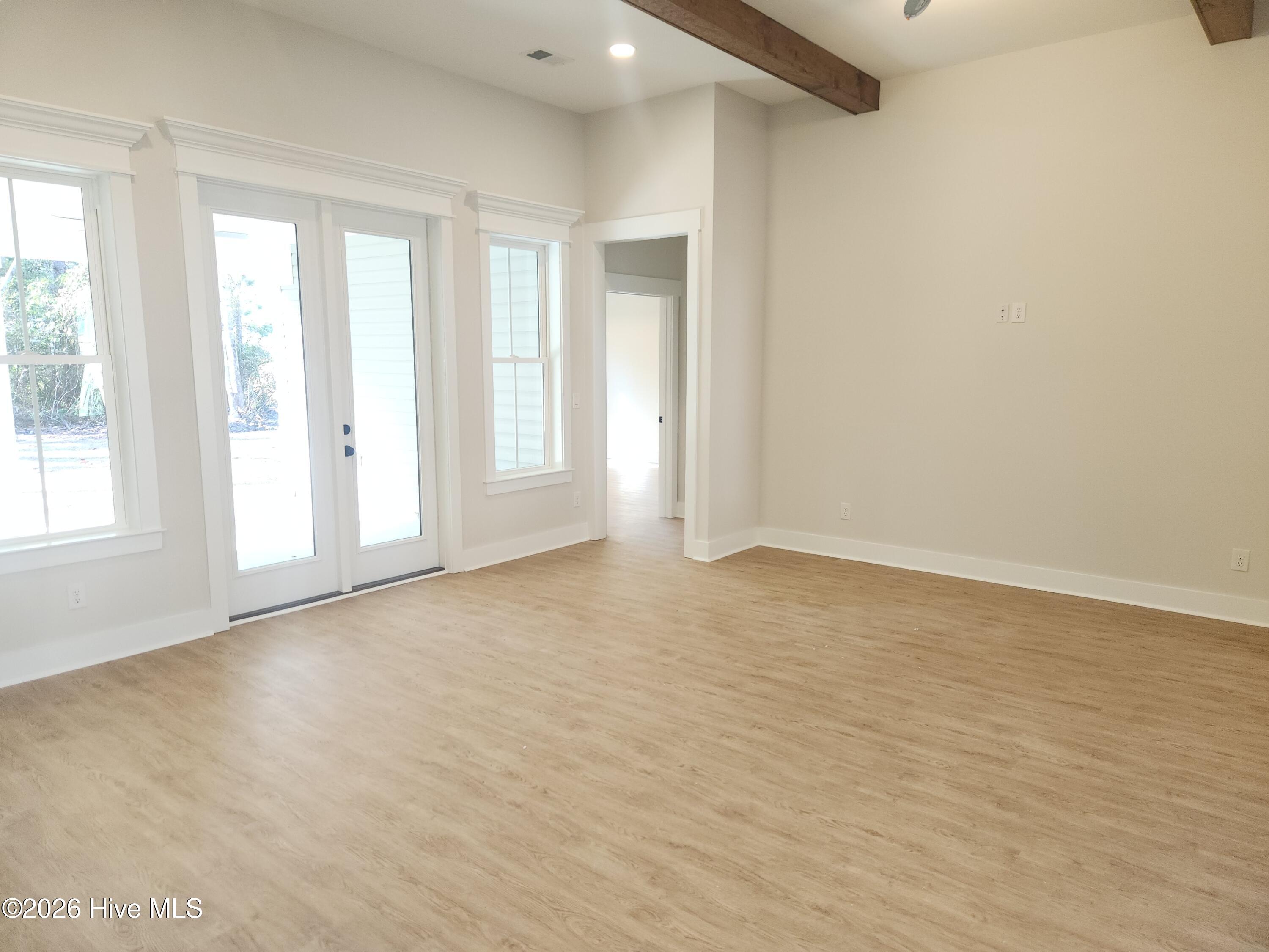 100545899 | Photo 11