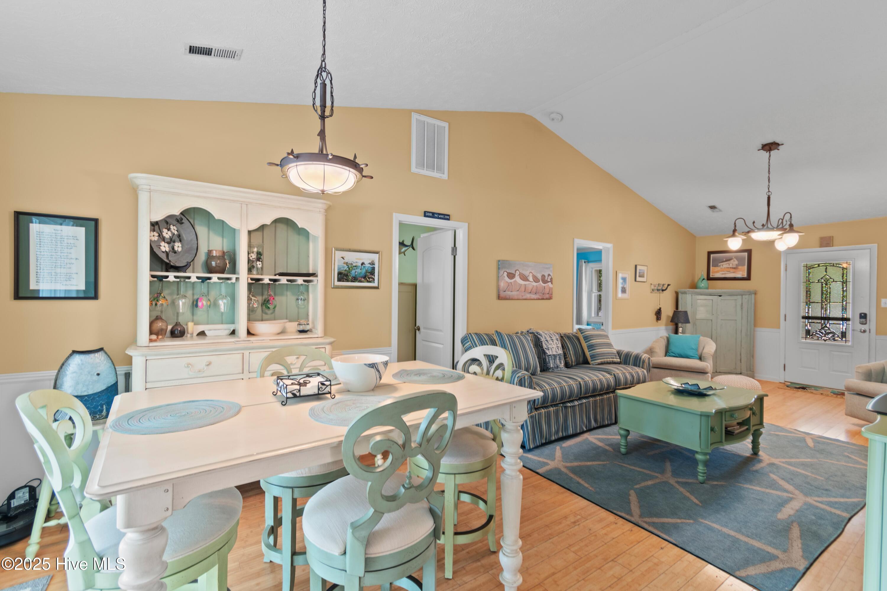 100535762 | Photo 36