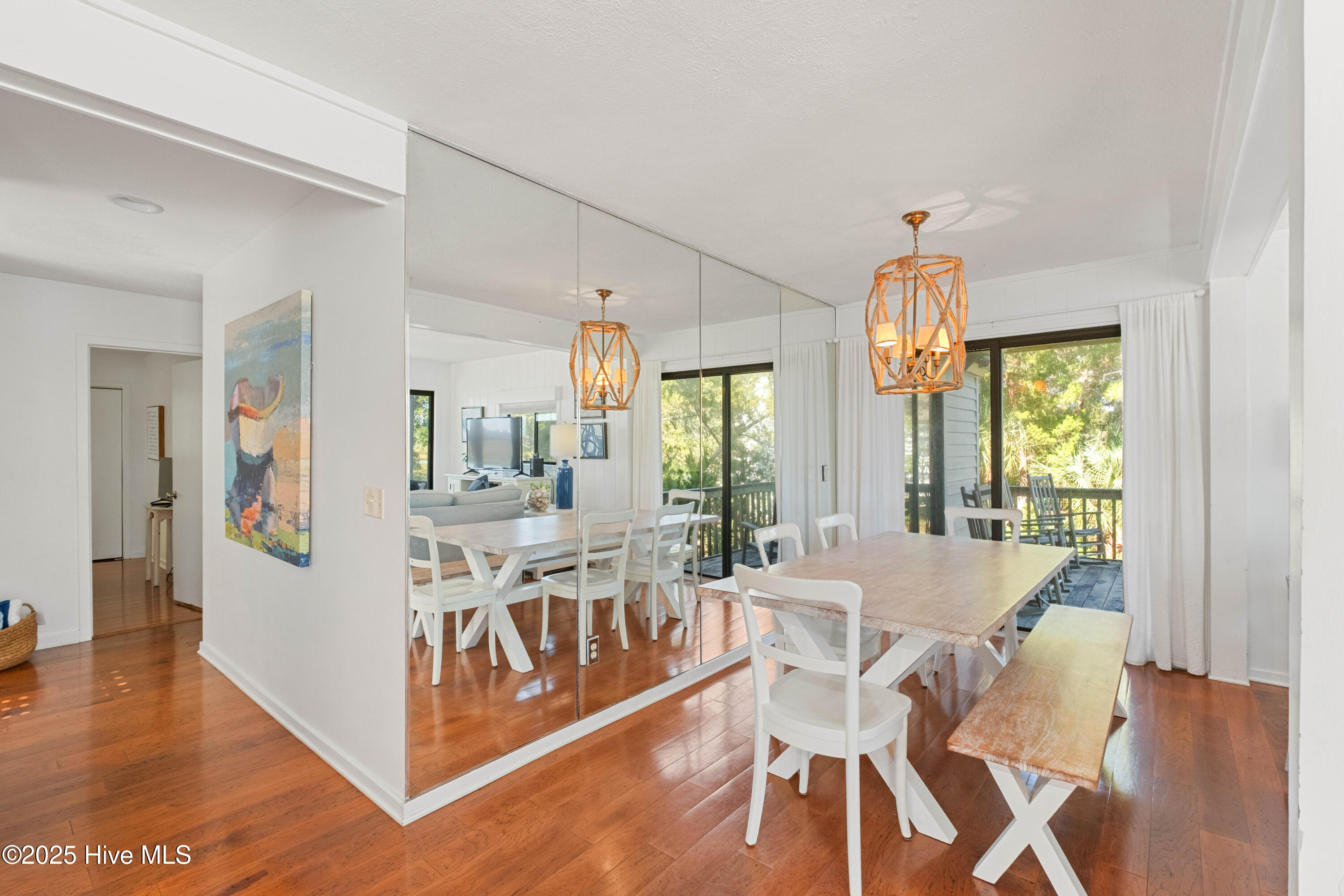 100540303 | Photo 13