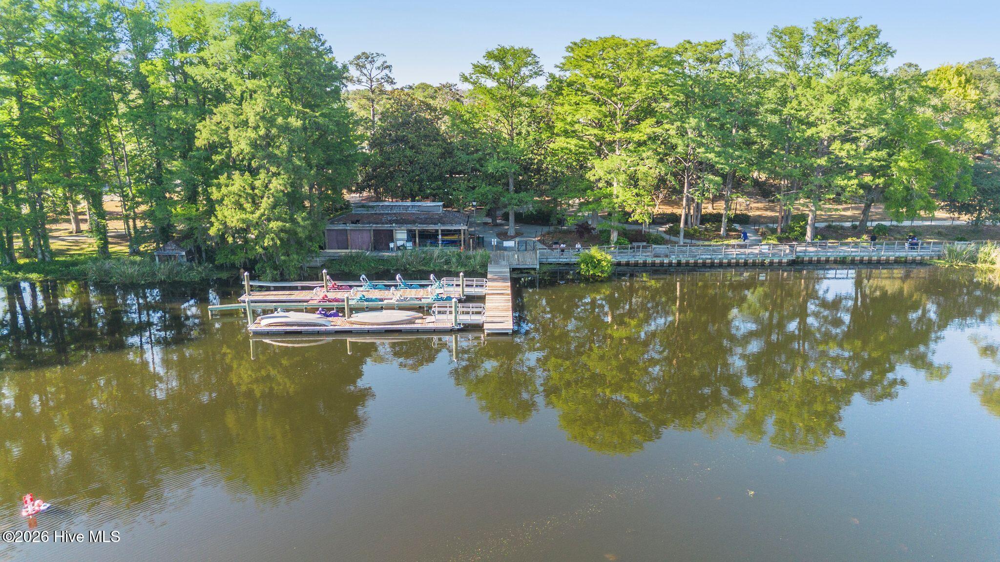 100570327 | Photo 75