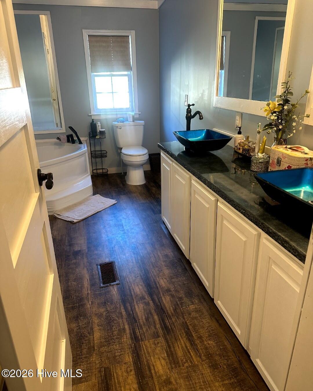 100550417 | Photo 27