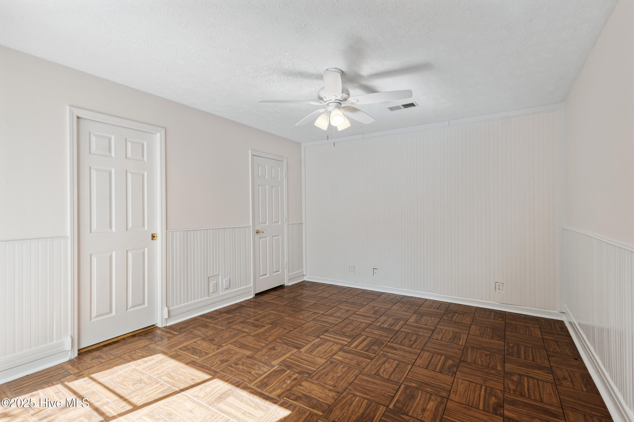 100531370 | Photo 36