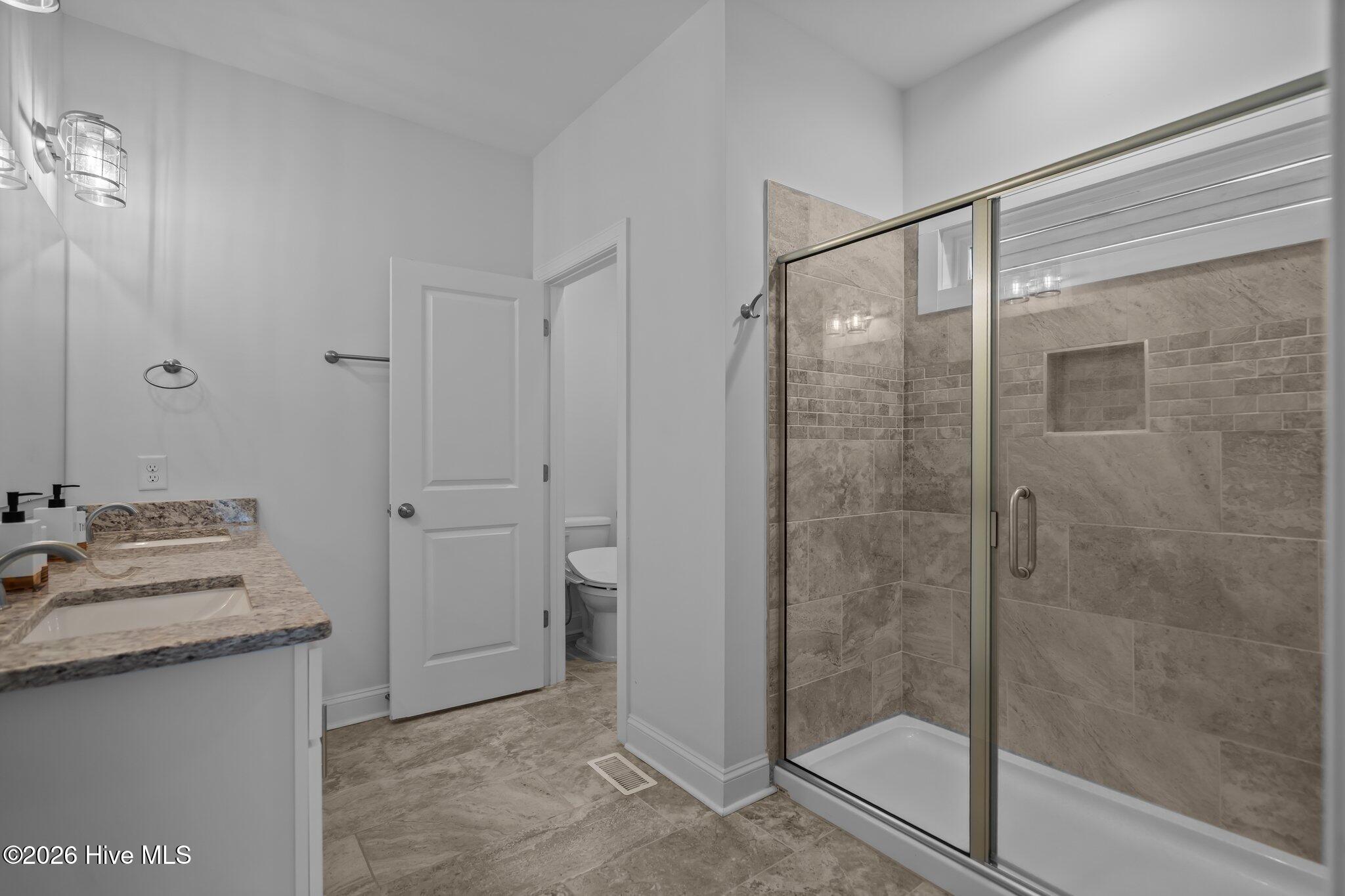 100554587 | Photo 21