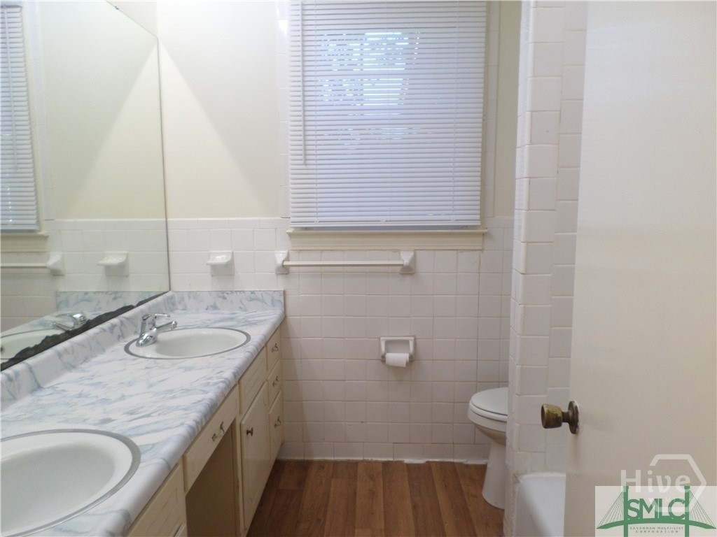 Master bath double sinks
