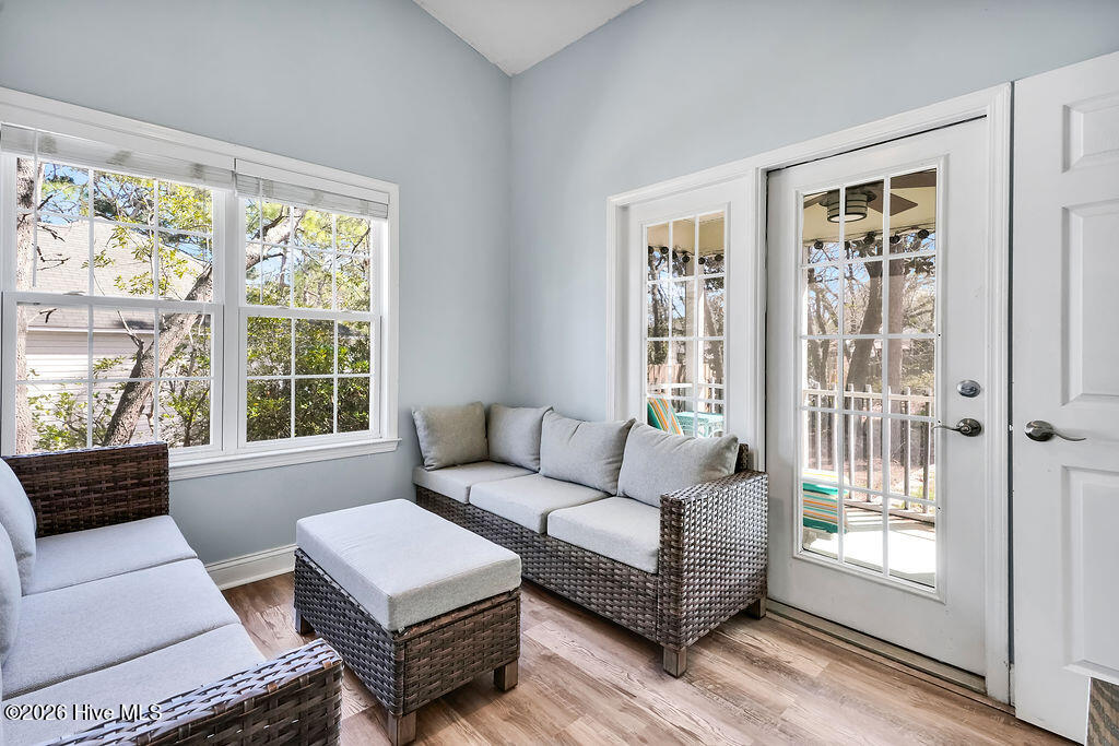 100560710 | Photo 15