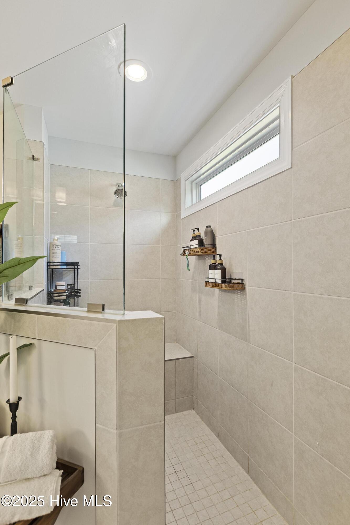 100516290 | Photo 42