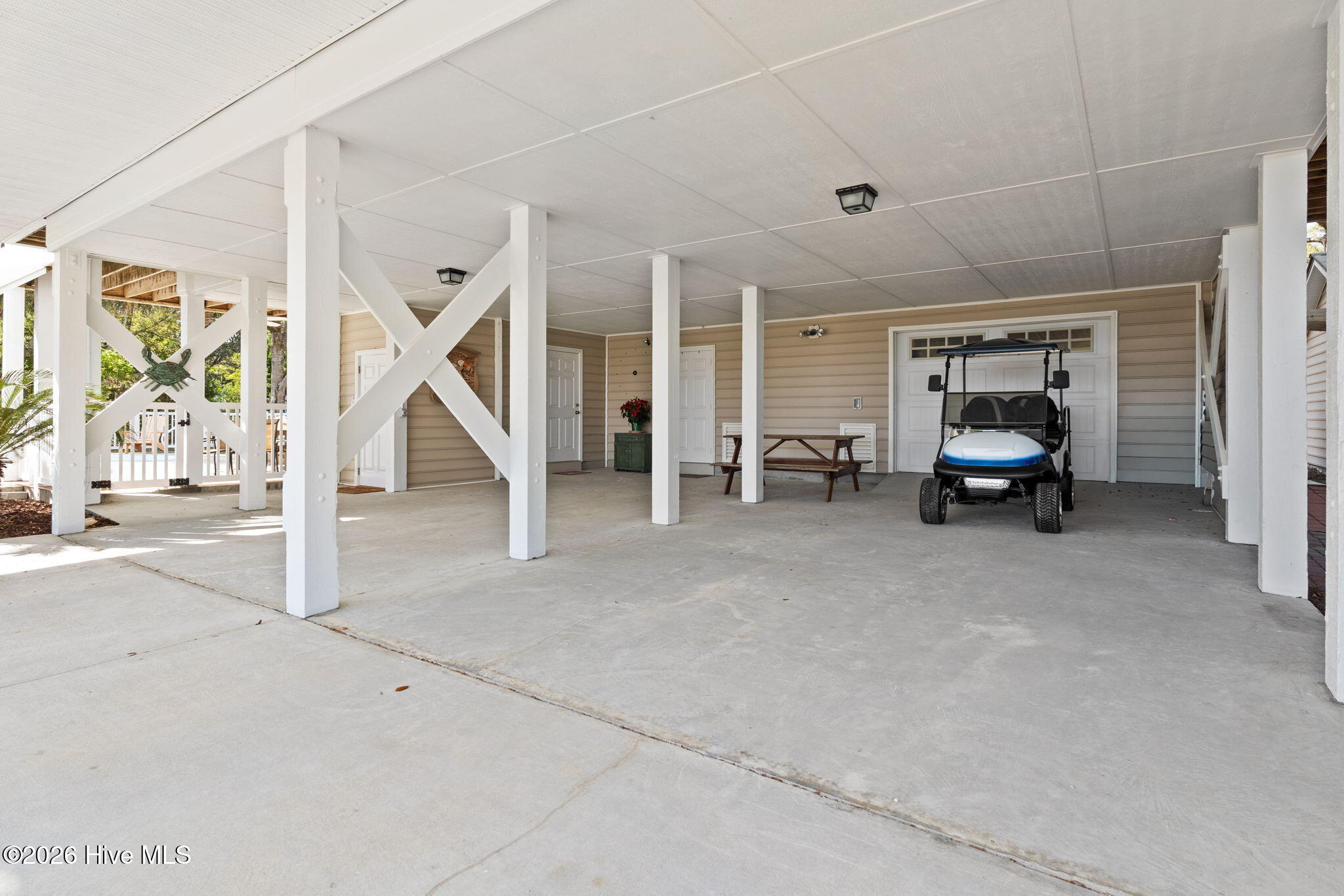 100566344 | Photo 25