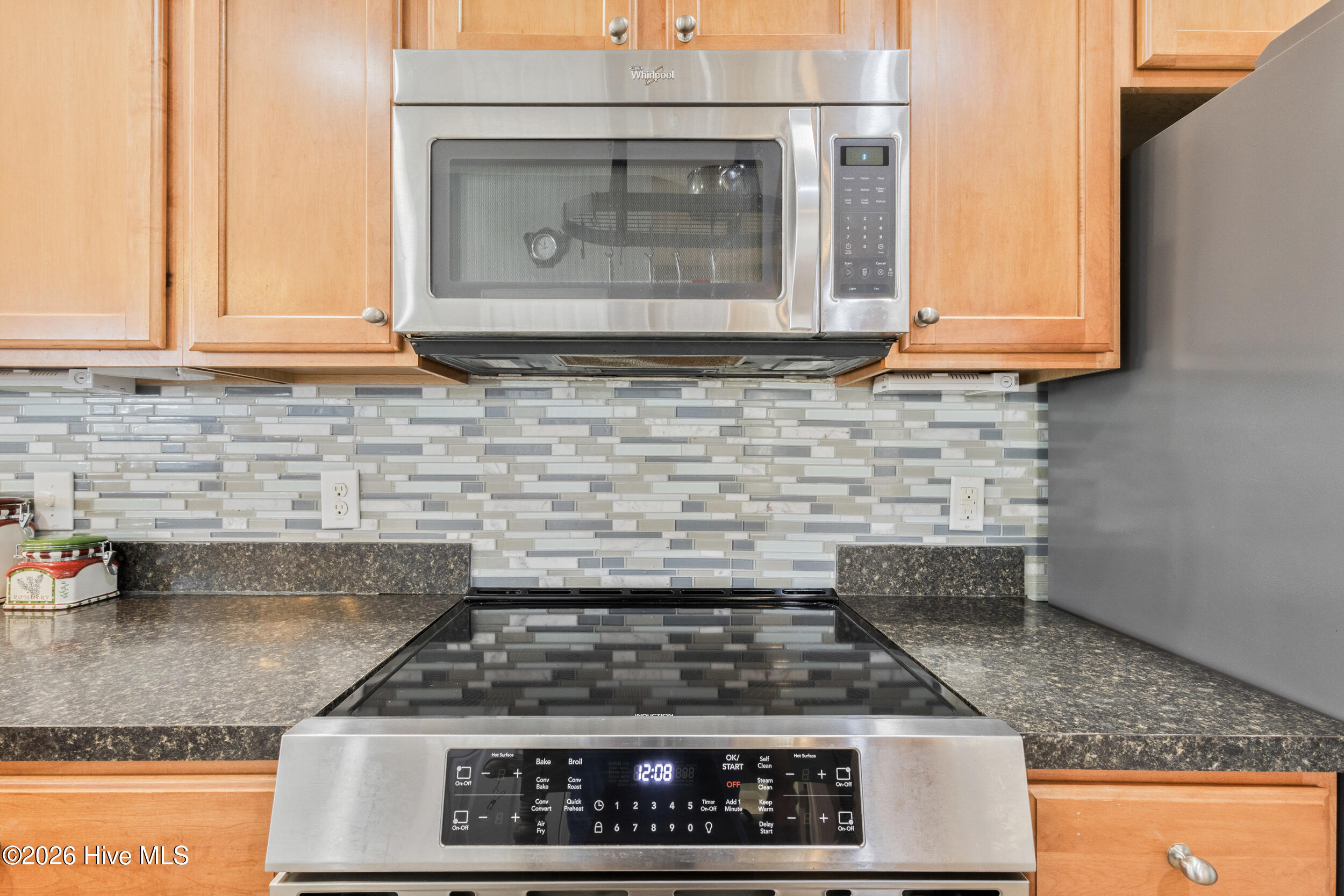 100565406 | Photo 11