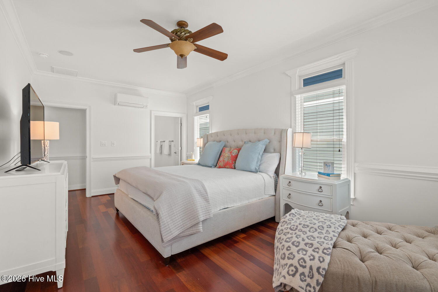 100566570 | Photo 26