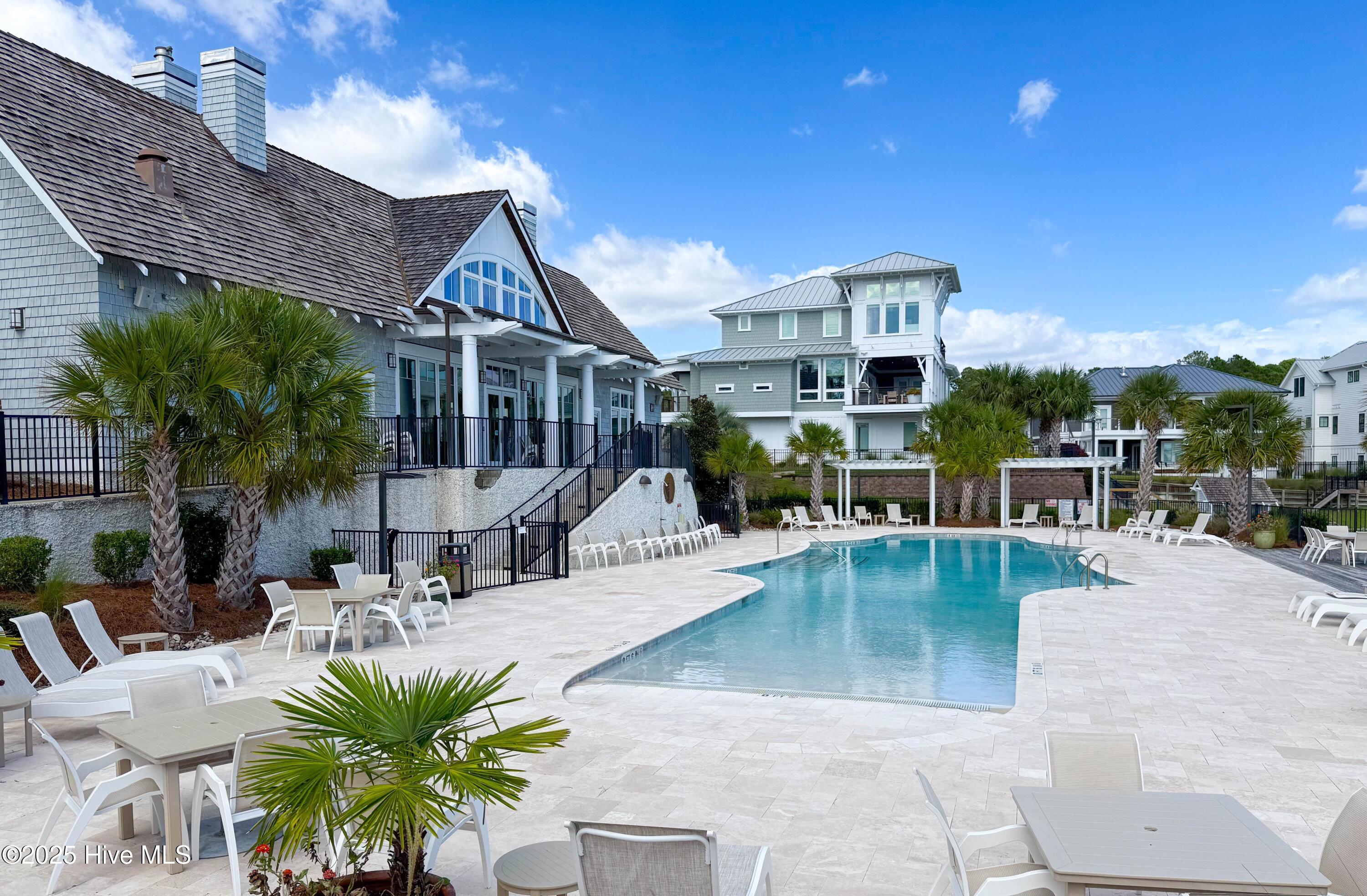 100534073 | Photo 63