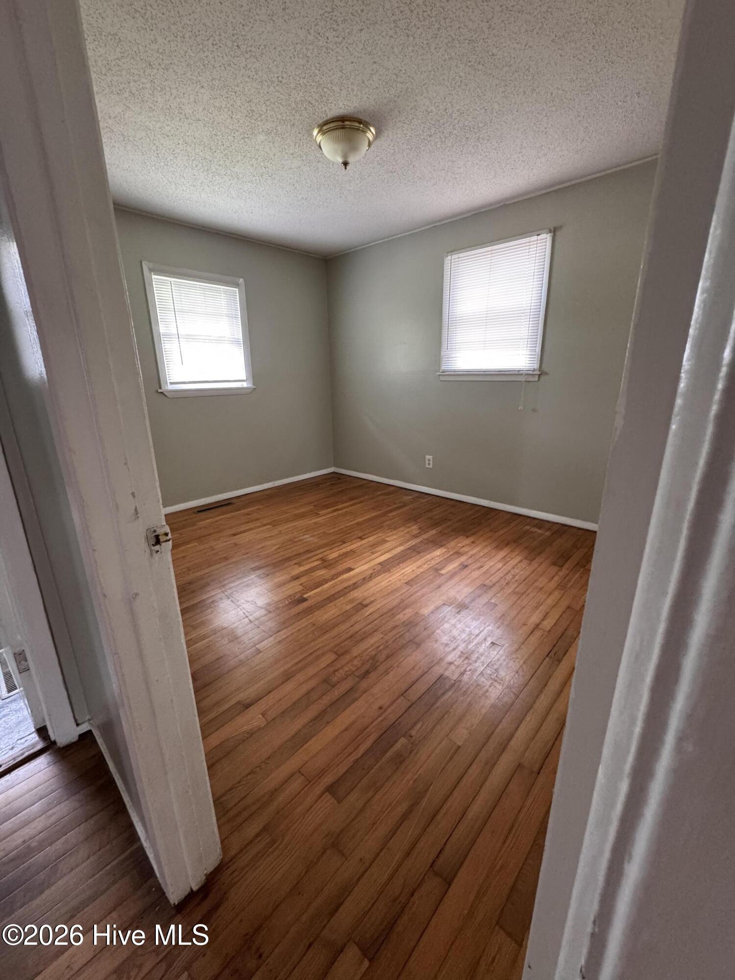 100564166 | Photo 11