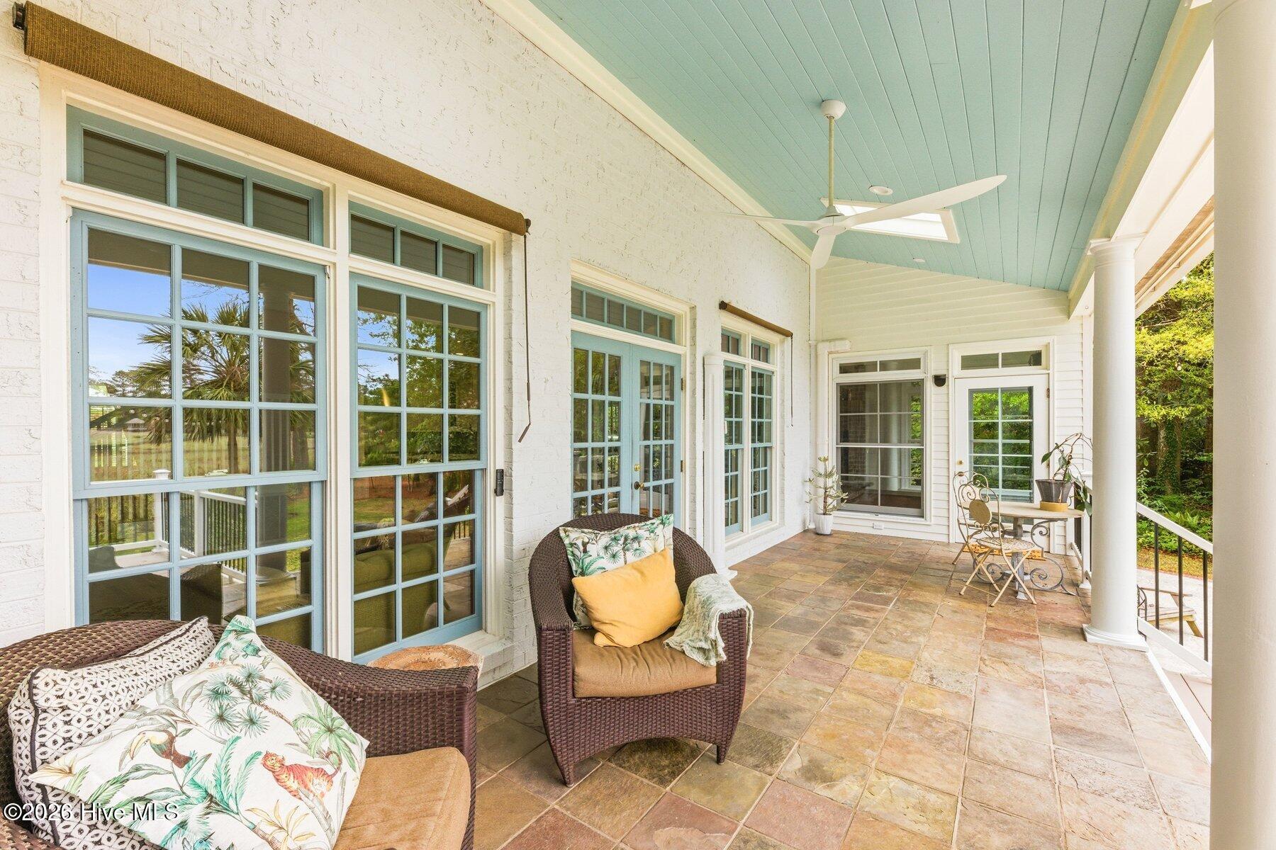 100565828 | Photo 52