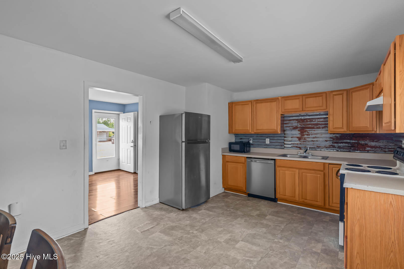 100529573 | Photo 13